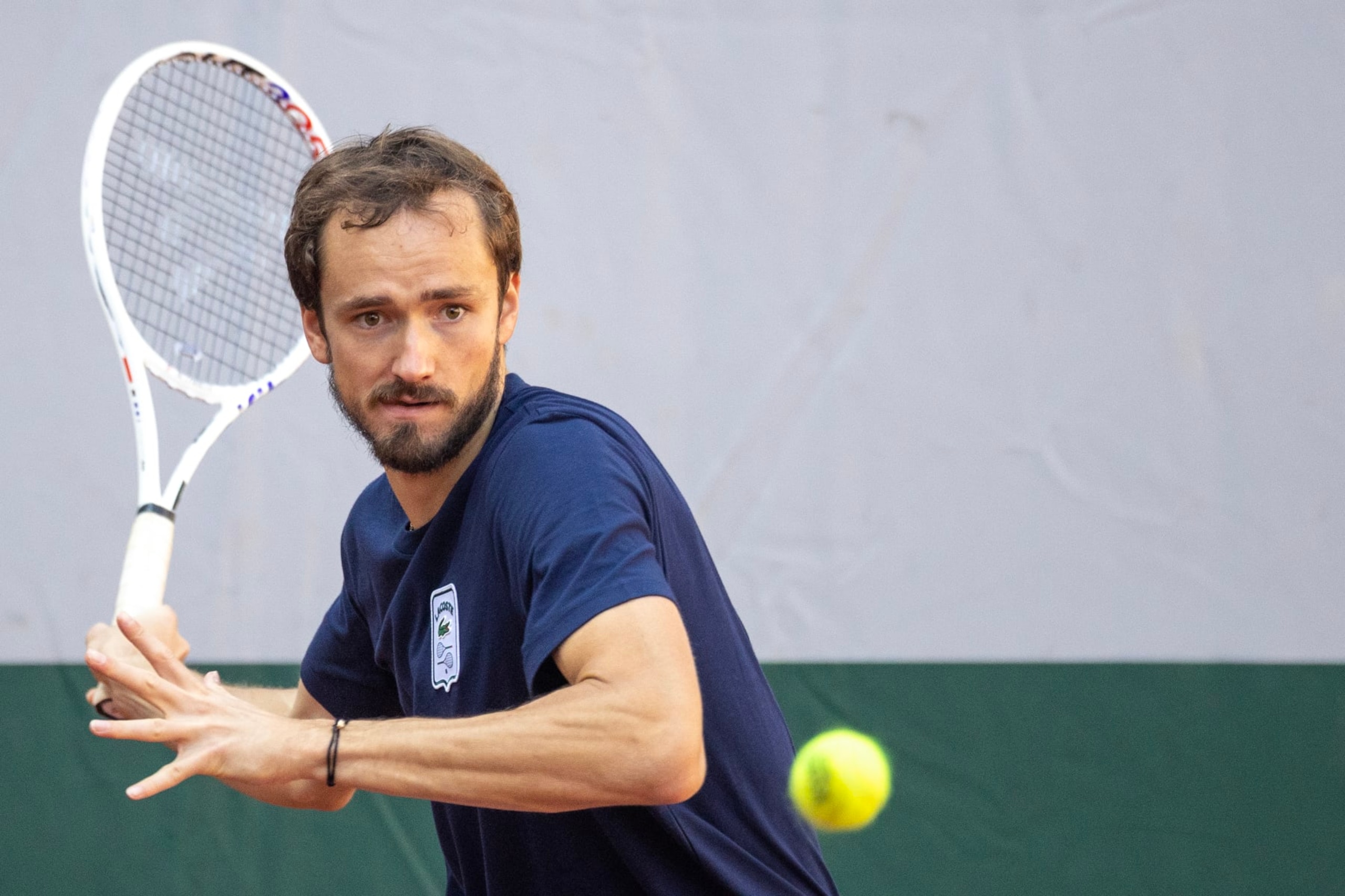 PARIS, FRANCE - MAY 27. Daniil Medvedev of Russia during practice on Court Suzanne Lenglen in preparation for the 2023 French Open Tennis Tournament at Roland Garros on May 27, 2023, in Paris, France. (Photo by Tim Clayton/Corbis via Getty Images) PARIS, FRANCE - MAY 27. Daniil Medvedev of Russia during practice on Court Suzanne Lenglen in preparation for the 2023 French Open Tennis Tournament at Roland Garros on May 27, 2023, in Paris, France. (Photo by Tim Clayton/Corbis via Getty Images)