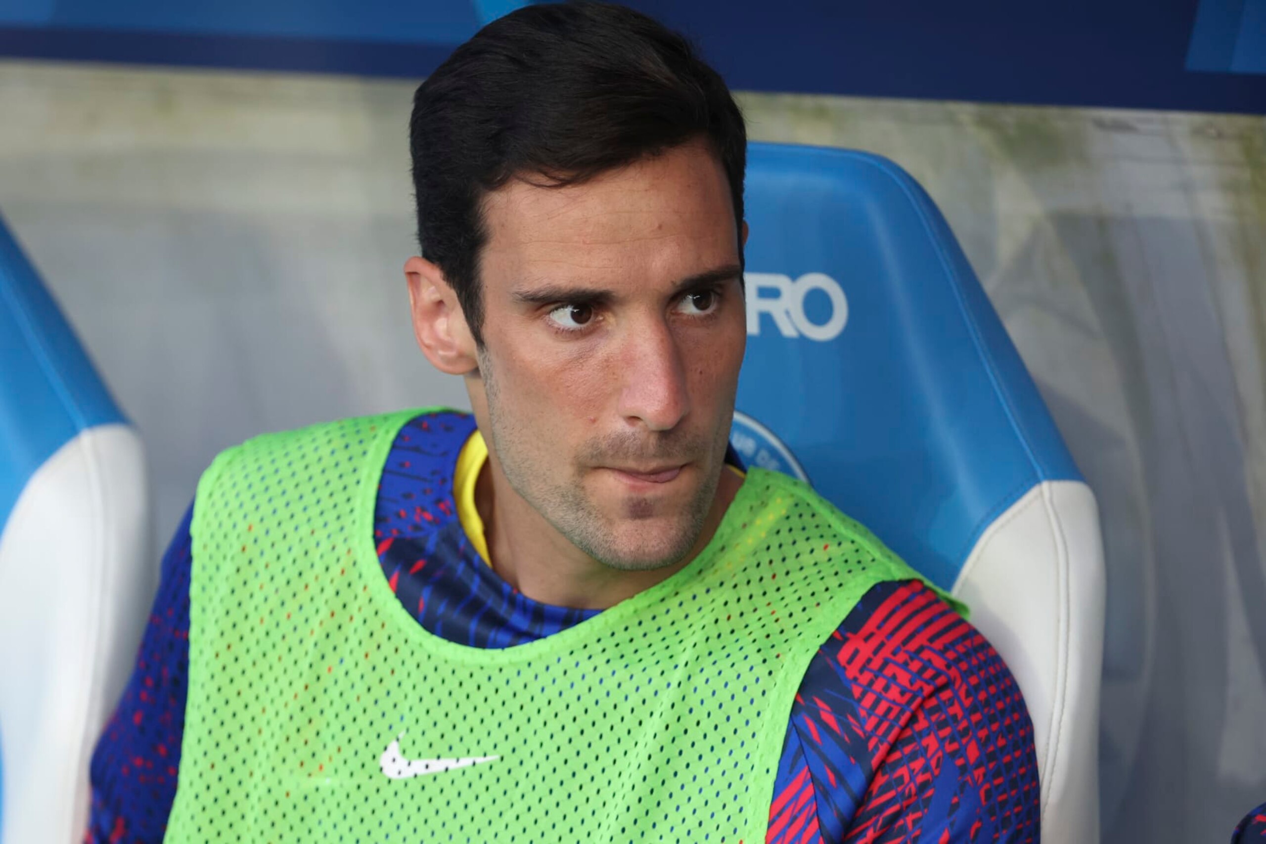 STRASBOURG, FRANCE - MAY 27: PSG goalkeeper Sergio Rico on the bench during the Ligue 1 Uber Eats match between RC Strasbourg (RCSA) and Paris Saint-Germain (PSG, Paris SG) at Stade de la Meinau on May 27, 2023 in Strasbourg, France. (Photo by Jean Catuffe/Getty Images) STRASBOURG, FRANCE - MAY 27: PSG goalkeeper Sergio Rico on the bench during the Ligue 1 Uber Eats match between RC Strasbourg (RCSA) and Paris Saint-Germain (PSG, Paris SG) at Stade de la Meinau on May 27, 2023 in Strasbourg, France. (Photo by Jean Catuffe/Getty Images)