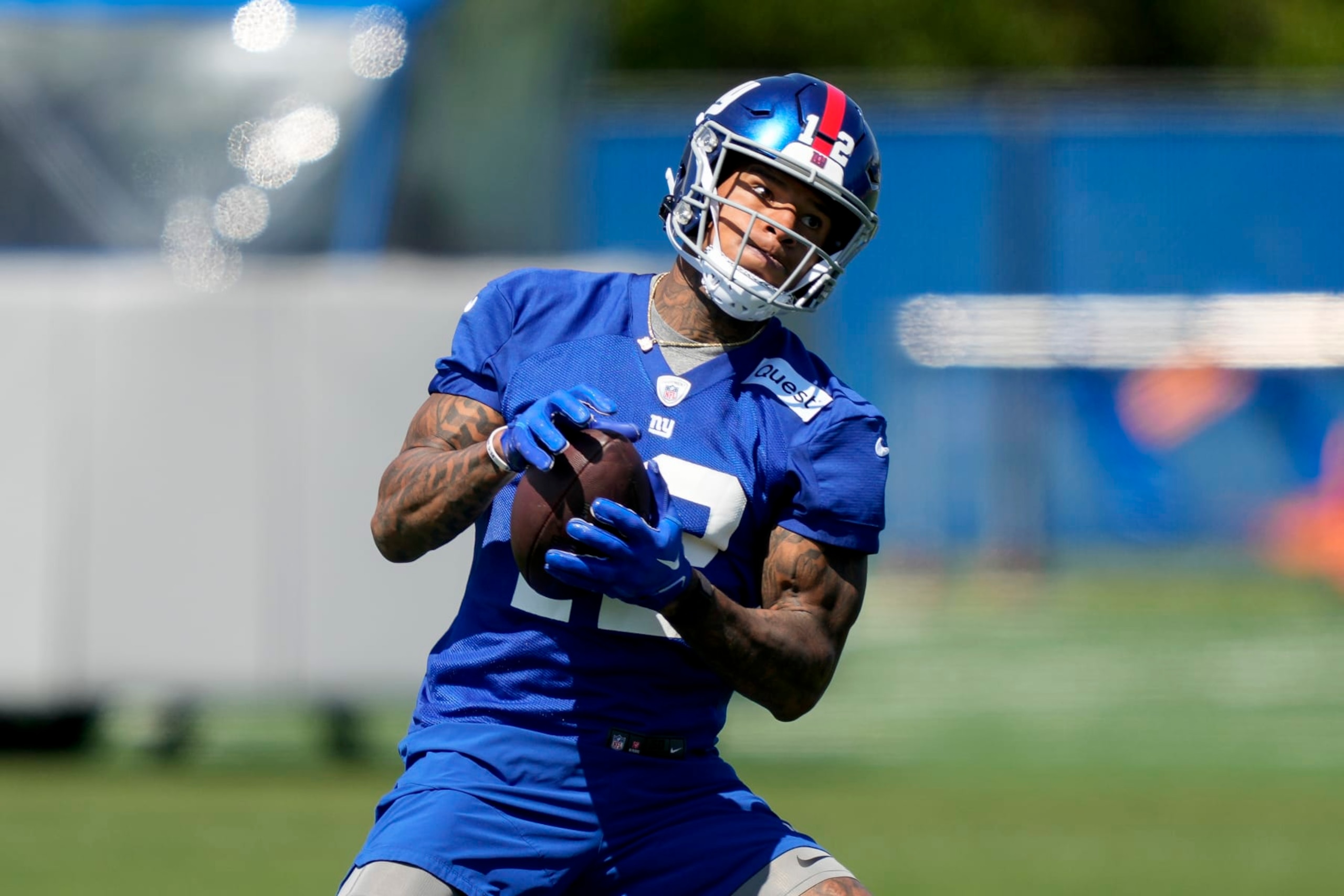 New York Giants tight end Darren Waller (12) performs a drill at the NFL football team's practice facility, Thursday, May 25, 2023, in East Rutherford, N.J. (AP Photo/John Minchillo)