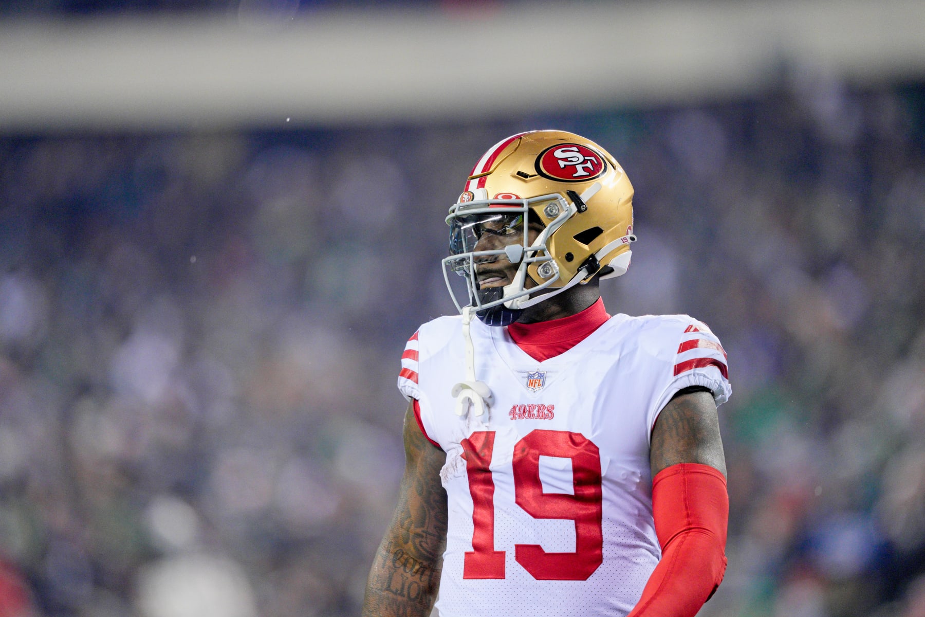PHILADELPHIA, PA - JANUARY 29: San Francisco 49ers wide receiver Deebo Samuel (19) looks on during the Championship game between the San Fransisco 49ers and the Philadelphia Eagles on January 29, 2023. (Photo by Andy Lewis/Icon Sportswire via Getty Images)