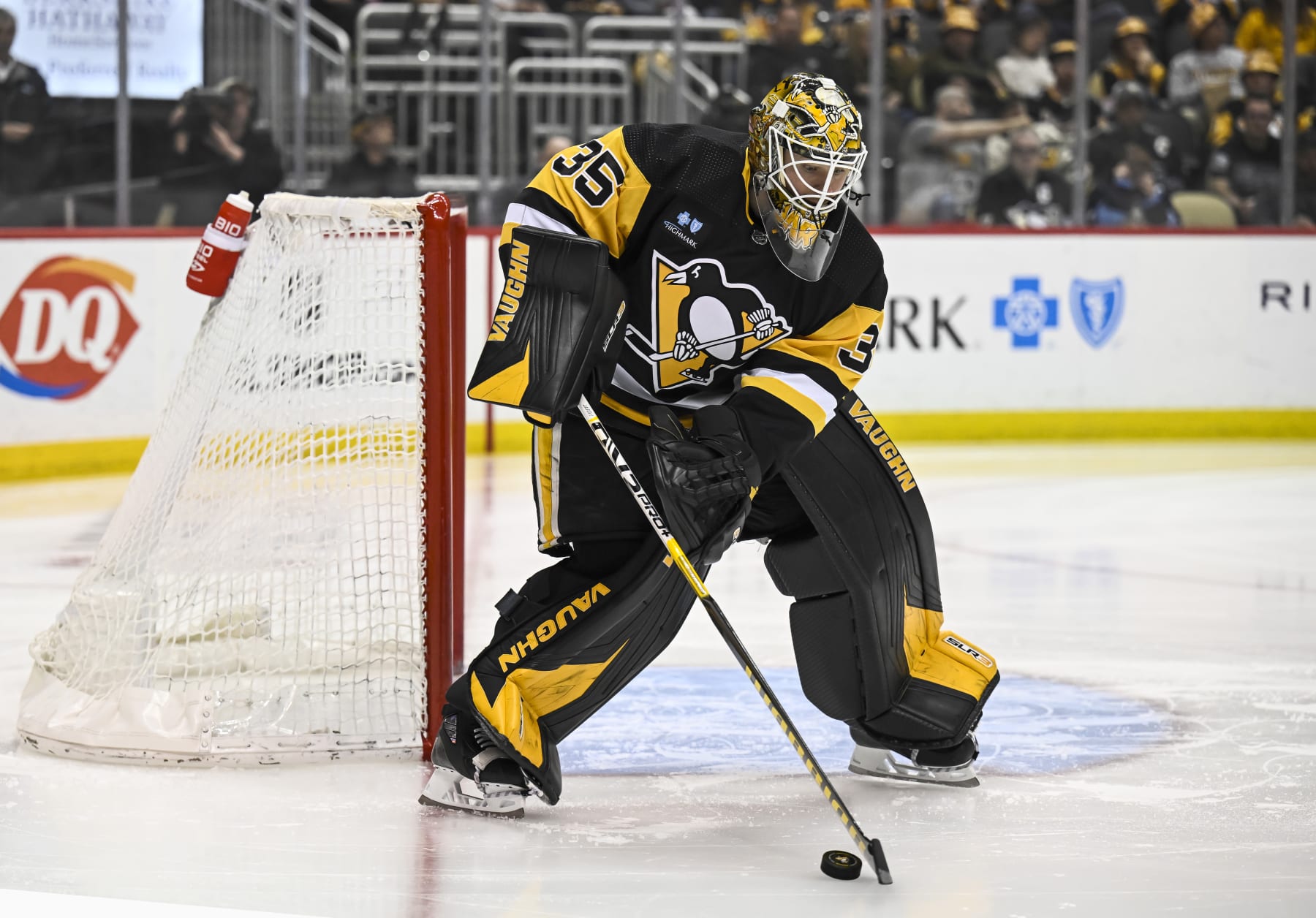 PITTSBURGH, PA - APRIL 11: Pittsburgh Penguins goaltender Tristan Jarry (35) handles the puck during the second period in the NHL game between the Pittsburgh Penguins and the Chicago Blackhawks on April 11, 2023, at PPG Paints Arena in Pittsburgh, PA. (Photo by Jeanine Leech/Icon Sportswire via Getty Images)