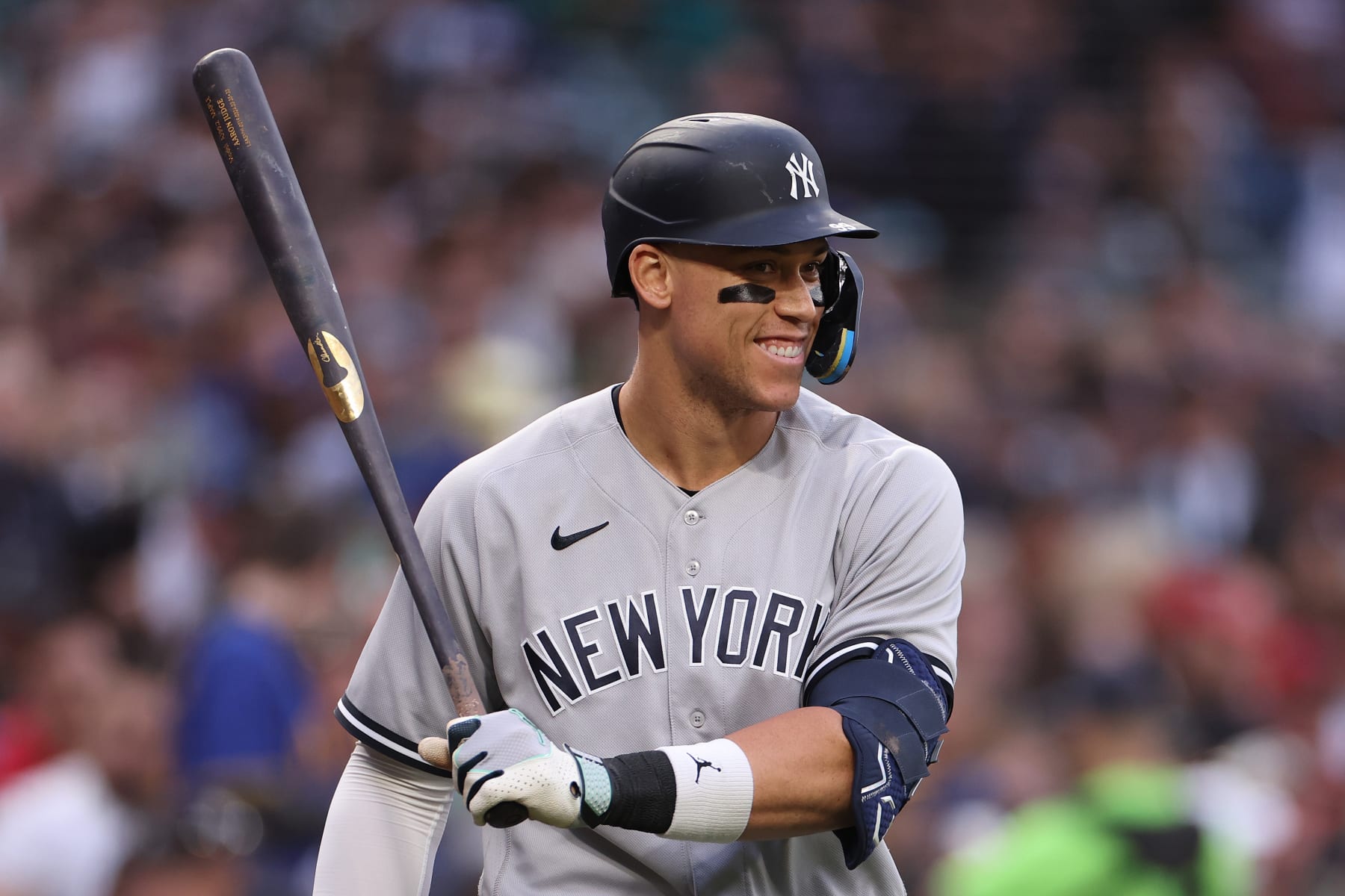SEATTLE, WASHINGTON - MAY 31: Aaron Judge #99 of the New York Yankees stands on deck during the seventh inning against the Seattle Mariners at T-Mobile Park on May 31, 2023 in Seattle, Washington. (Photo by Steph Chambers/Getty Images)