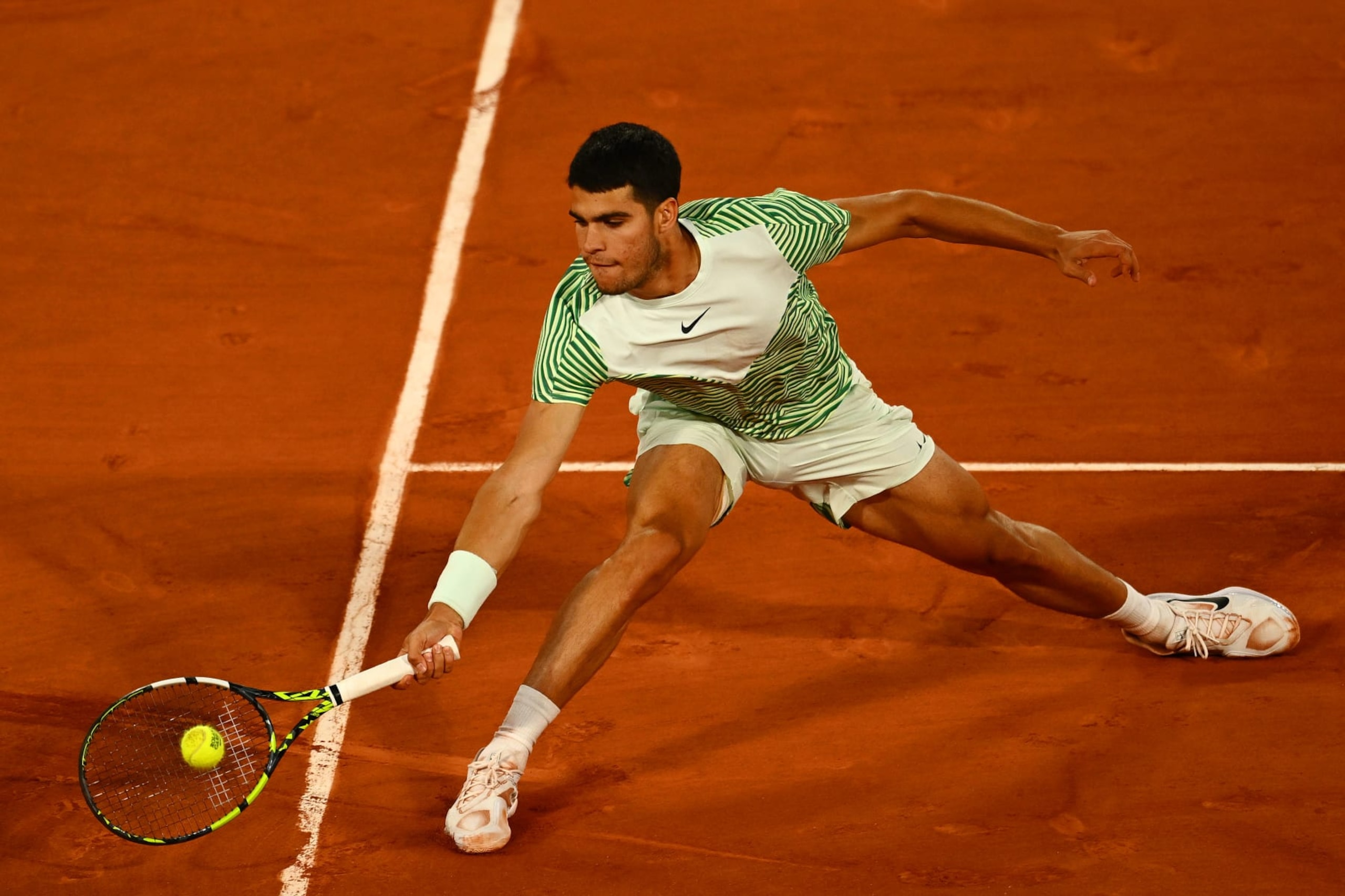PARIS, FRANCE - JUNE 02: Carlos Alcaraz of Spain plays a forehand against Denis Shapovalov of Canada during the Men's Singles Third Round match on Day Six of the 2023 French Open at Roland Garros on June 02, 2023 in Paris, France. (Photo by Clive Mason/Getty Images)