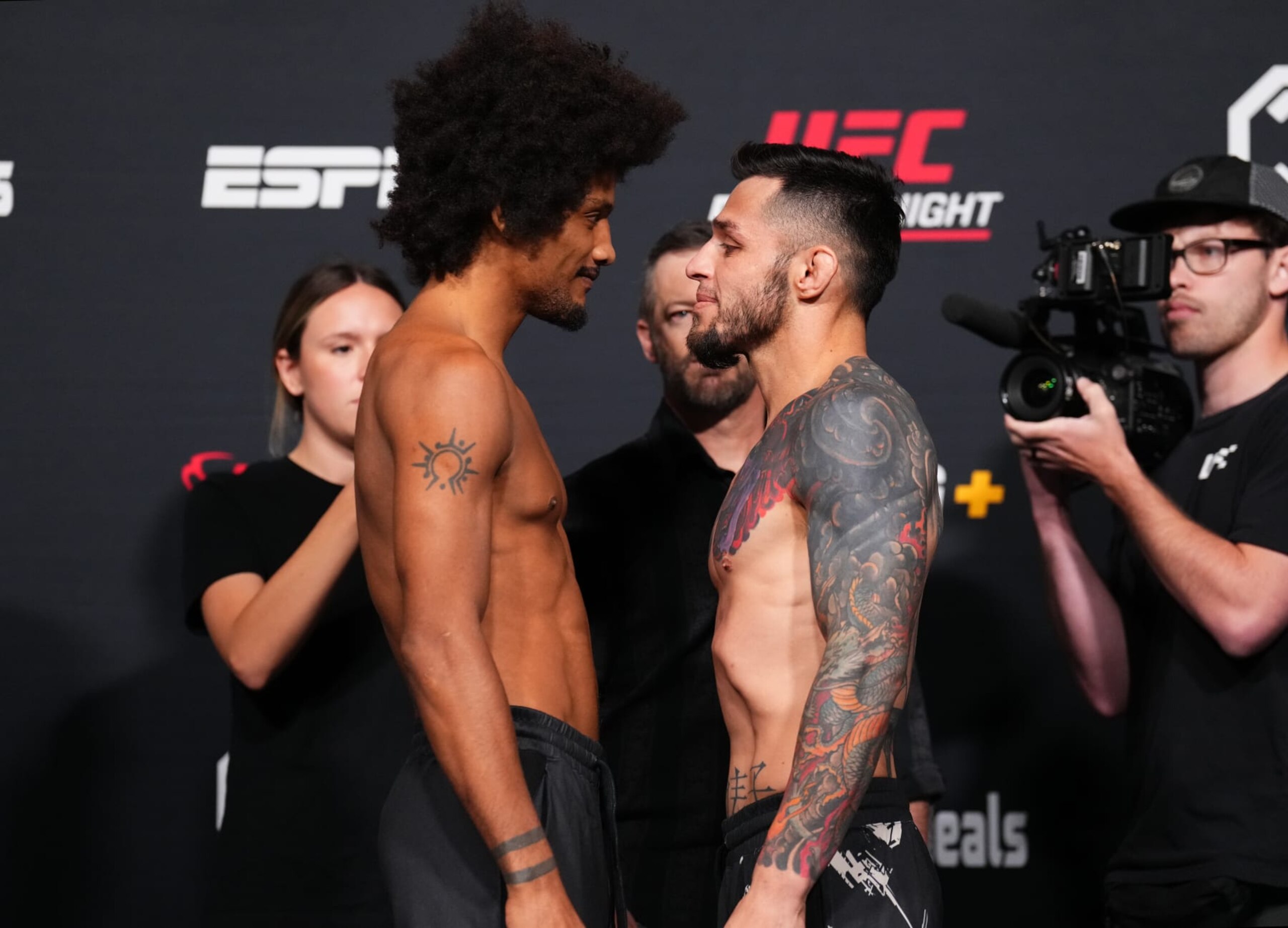 LAS VEGAS, NEVADA - JUNE 02: (L-R) Opponents Alex Caceres and Daniel Pineda face off during the UFC Fight Night weigh-in at UFC APEX on June 02, 2023 in Las Vegas, Nevada. (Photo by Chris Unger/Zuffa LLC via Getty Images) LAS VEGAS, NEVADA - JUNE 02: (L-R) Opponents Alex Caceres and Daniel Pineda face off during the UFC Fight Night weigh-in at UFC APEX on June 02, 2023 in Las Vegas, Nevada. (Photo by Chris Unger/Zuffa LLC via Getty Images)