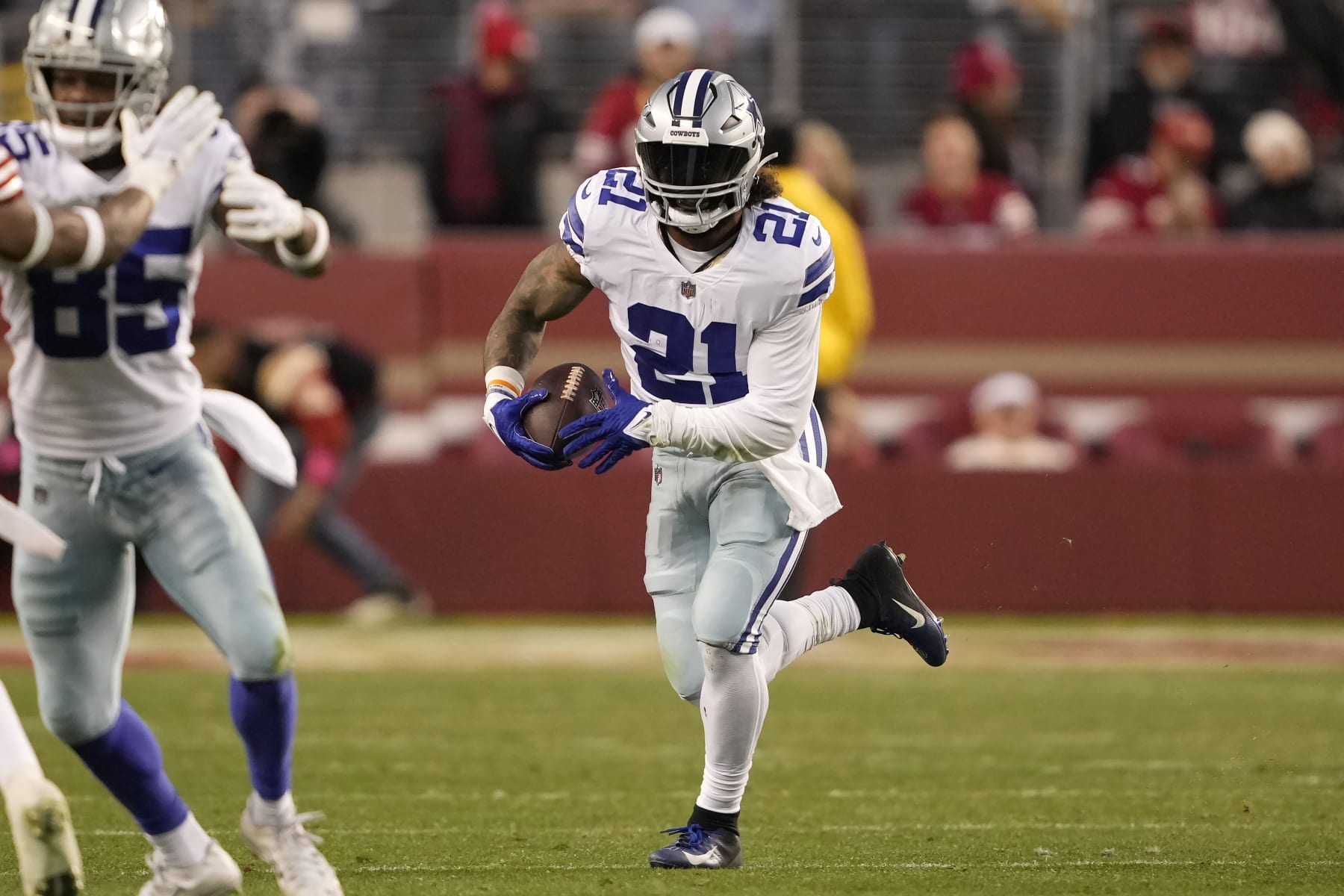 Dallas Cowboys running back Ezekiel Elliott (21) during an NFL divisional round playoff football game against the San Francisco 49ers in Santa Clara, Calif., Sunday, Jan. 22, 2023. (AP Photo/Tony Avelar)