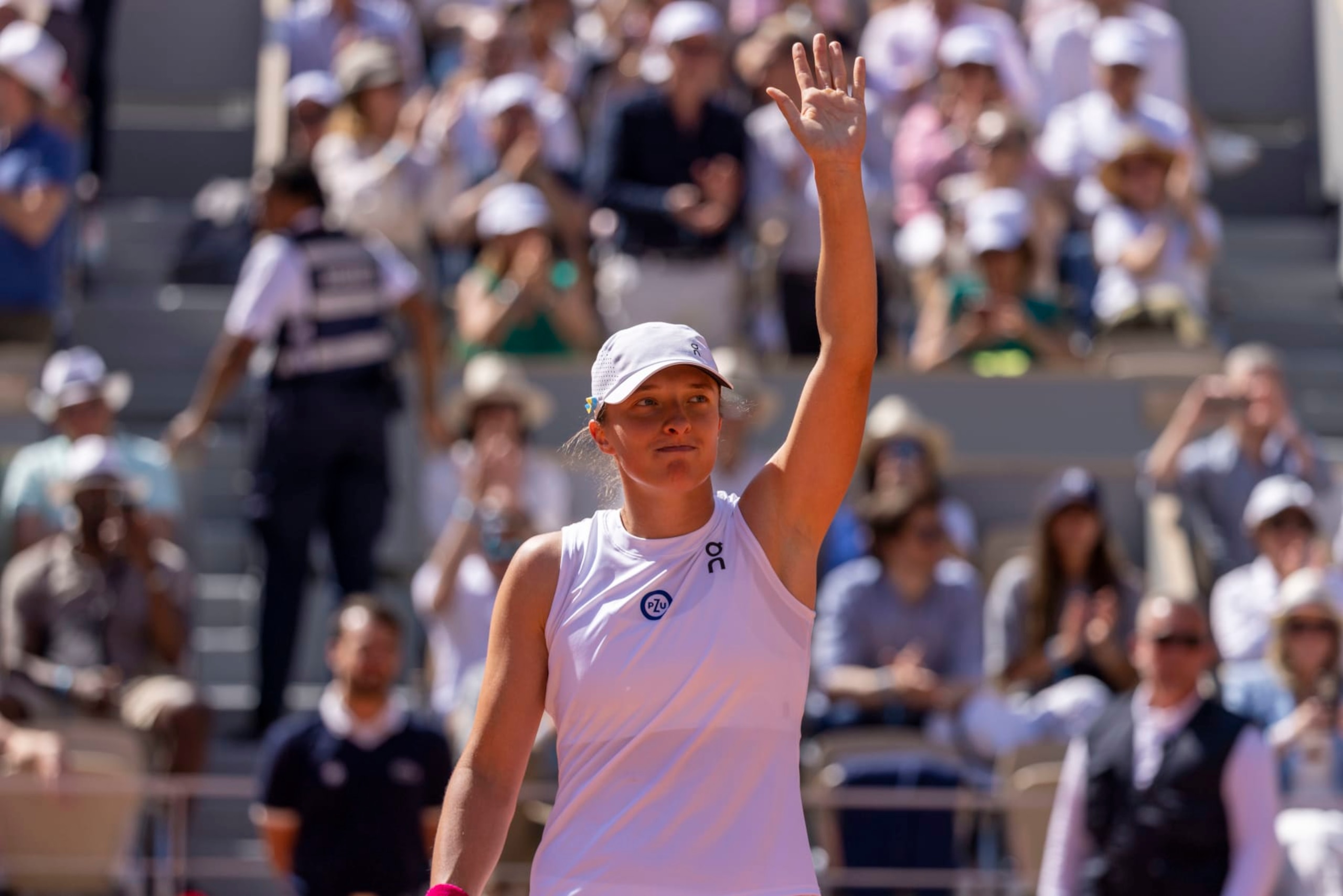 PARIS, FRANCE - JUNE 03: Iga Swiatek of Poland during the Women's Singles Third Round Match on Day Seven of the 2023 French Open at Roland Garros on June 03, 2023 in Paris, France. (Photo by Tnani Badreddine/DeFodi Images via Getty Images) PARIS, FRANCE - JUNE 03: Iga Swiatek of Poland during the Women's Singles Third Round Match on Day Seven of the 2023 French Open at Roland Garros on June 03, 2023 in Paris, France. (Photo by Tnani Badreddine/DeFodi Images via Getty Images)