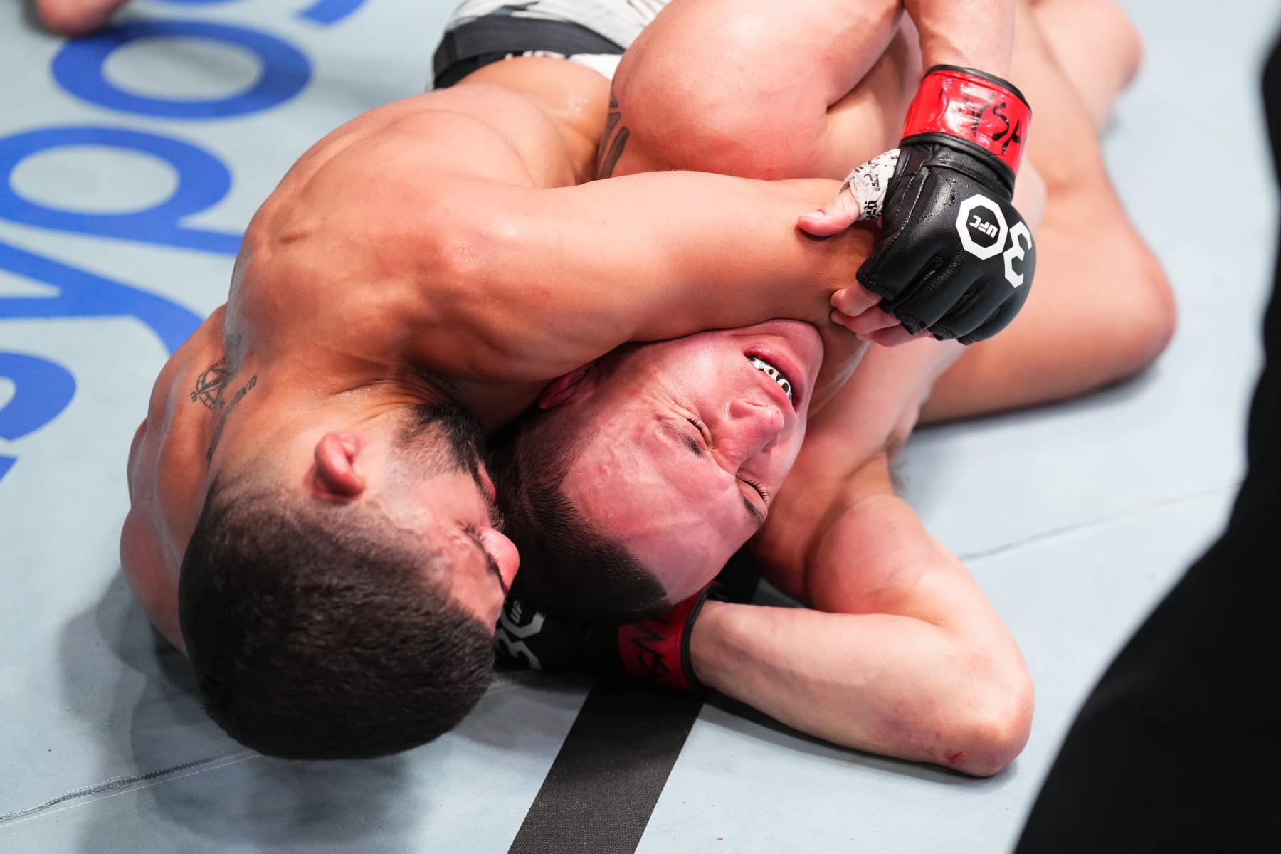 Amir Albazi attempts a choke against Kai Kara-France. 