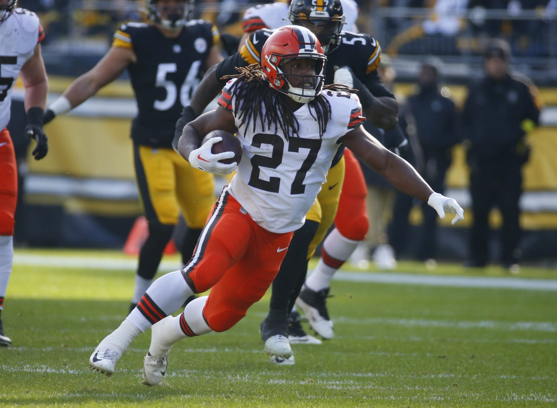 PITTSBURGH, PA - JANUARY 08:  Kareem Hunt #27 of the Cleveland Browns in action against the Pittsburgh Steelers on January 8, 2022 at Acrisure Stadium in Pittsburgh, Pennsylvania.  (Photo by Justin K. Aller/Getty Images)