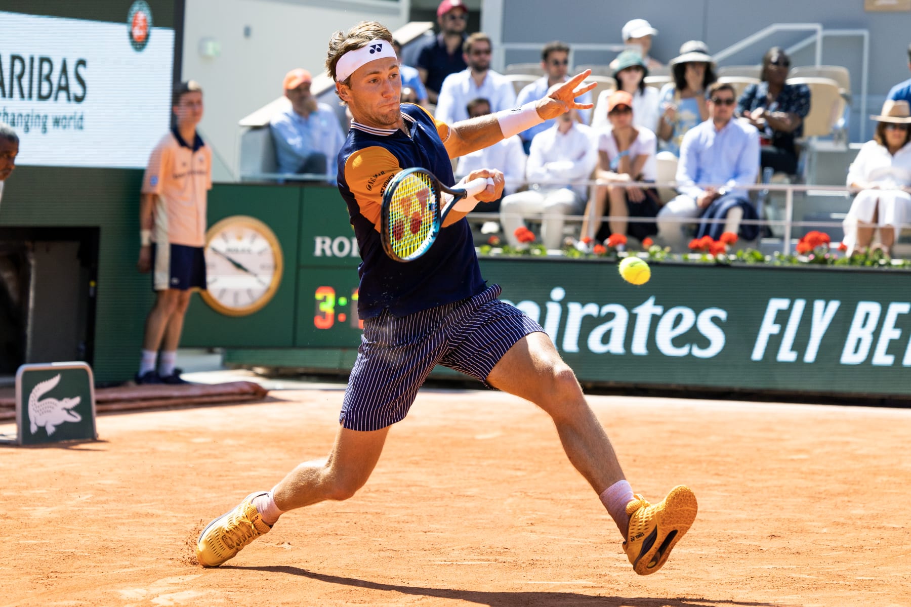 PARIS, FRANCE - JUNE 5.  Casper Ruud of Norway in action against Nicolas Jarry of Chile in the fourth round of the singles competition on Court Philippe Chatrier during the 2023 French Open Tennis Tournament at Roland Garros on June 5, 2023, in Paris, France. (Photo by Tim Clayton/Corbis via Getty Images)