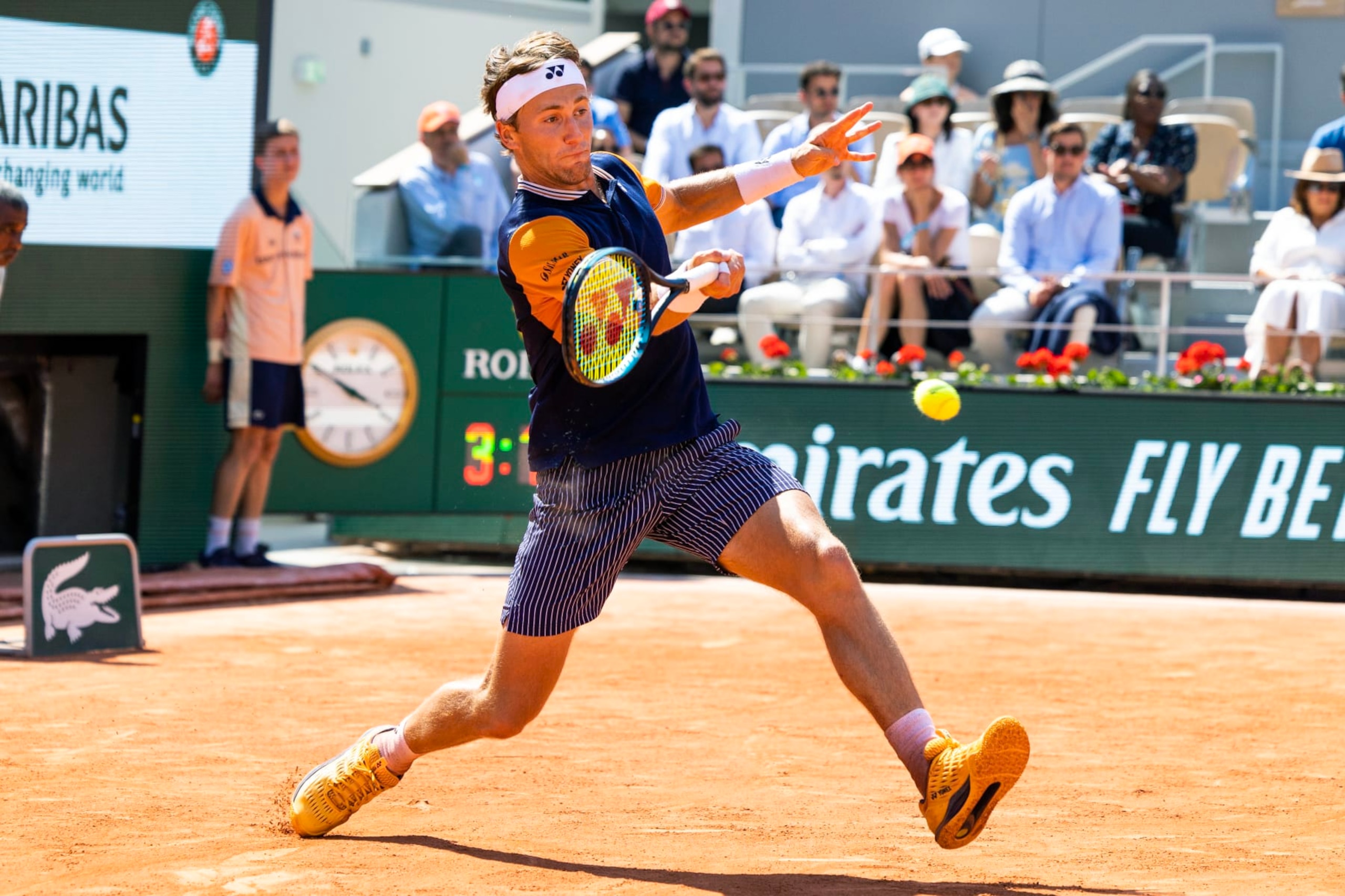 PARIS, FRANCE - JUNE 5. Casper Ruud of Norway in action against Nicolas Jarry of Chile in the fourth round of the singles competition on Court Philippe Chatrier during the 2023 French Open Tennis Tournament at Roland Garros on June 5, 2023, in Paris, France. (Photo by Tim Clayton/Corbis via Getty Images) PARIS, FRANCE - JUNE 5. Casper Ruud of Norway in action against Nicolas Jarry of Chile in the fourth round of the singles competition on Court Philippe Chatrier during the 2023 French Open Tennis Tournament at Roland Garros on June 5, 2023, in Paris, France. (Photo by Tim Clayton/Corbis via Getty Images)