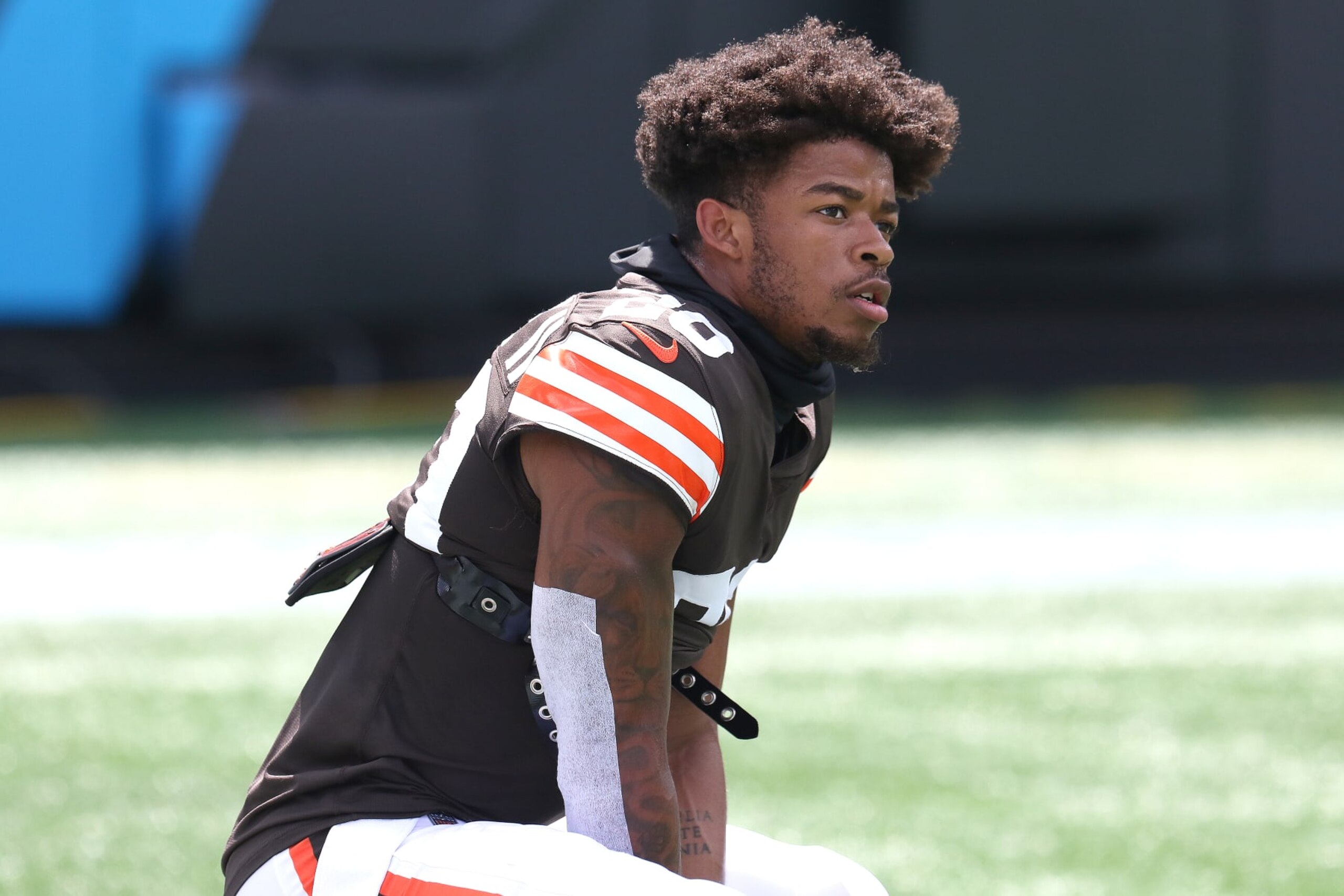 CHARLOTTE, NC - SEPTEMBER 11: Cleveland Browns corner back Greg Newsome II (20) during an NFL football game between the Cleveland Browns and the Carolina Panthers on September 11, 2022 at Bank of America Stadium in Charlotte, N.C. (Photo by John Byrum/Icon Sportswire via Getty Images) CHARLOTTE, NC - SEPTEMBER 11: Cleveland Browns corner back Greg Newsome II (20) during an NFL football game between the Cleveland Browns and the Carolina Panthers on September 11, 2022 at Bank of America Stadium in Charlotte, N.C. (Photo by John Byrum/Icon Sportswire via Getty Images)