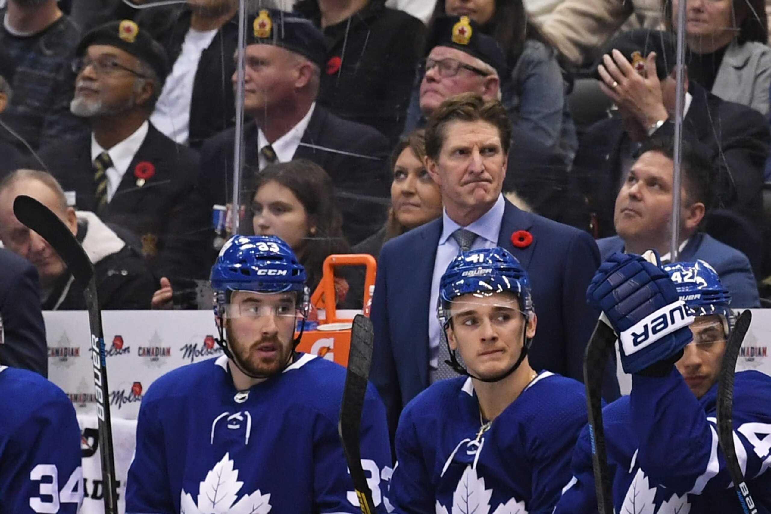 TORONTO, ON - NOVEMBER 09: Toronto Maple Leafs Head Coach Mike Babcock behind the bench during the regular season NHL game between the Philadelphia Flyers and Toronto Maple Leafs on November 9, 2019 at Scotiabank Arena in Toronto, ON. (Photo by Gerry Angus/Icon Sportswire via Getty Images)