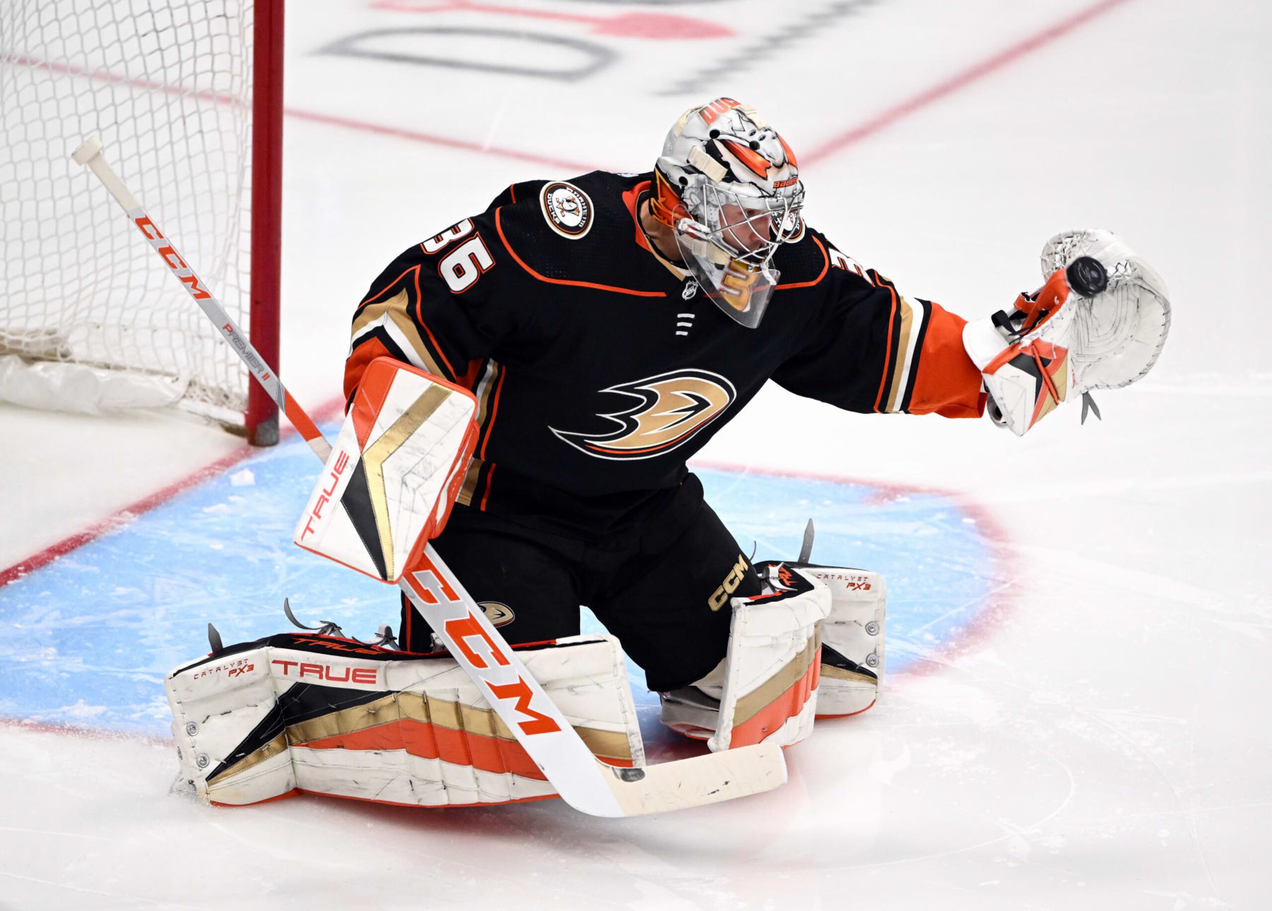 ANAHEIM, CA - APRIL 13: Anaheim Ducks goalie John Gibson (36) catches the puck during an NHL hockey game against the Los Angeles Kings played on April 13, 2023 at the Honda Center in Anaheim, CA. (Photo by John Cordes/Icon Sportswire via Getty Images) ANAHEIM, CA - APRIL 13: Anaheim Ducks goalie John Gibson (36) catches the puck during an NHL hockey game against the Los Angeles Kings played on April 13, 2023 at the Honda Center in Anaheim, CA. (Photo by John Cordes/Icon Sportswire via Getty Images)