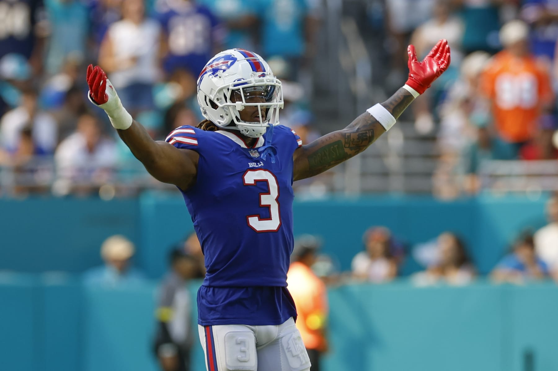 MIAMI GARDENS, FL - SEPTEMBER 25: Buffalo Bills safety Damar Hamlin (3) during the game between the Buffalo Bills and the Miami Dolphins on September 25, 2022 at Hard Rock Stadium in Miami Gardens, Fl. (Photo by David Rosenblum/Icon Sportswire via Getty Images)