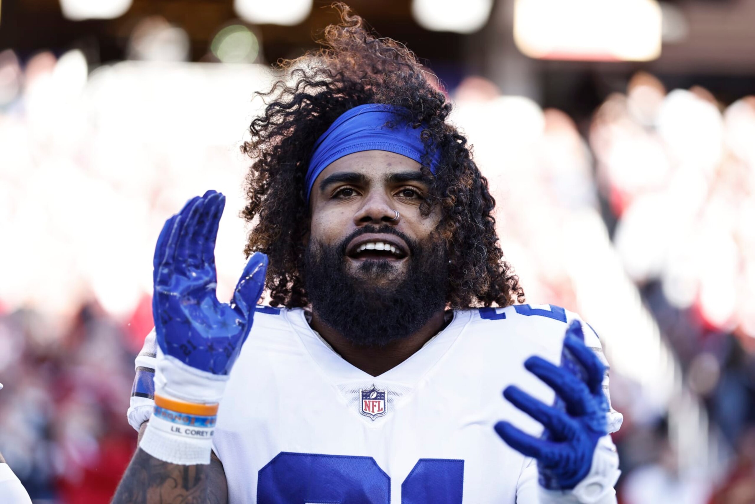 SANTA CLARA, CALIFORNIA - JANUARY 22: Ezekiel Elliott #21 of the Dallas Cowboys reacts during an NFL divisional round playoff football game between the San Francisco 49ers and the Dallas Cowboys at Levi's Stadium on January 22, 2023 in Santa Clara, California. (Photo by Michael Owens/Getty Images)