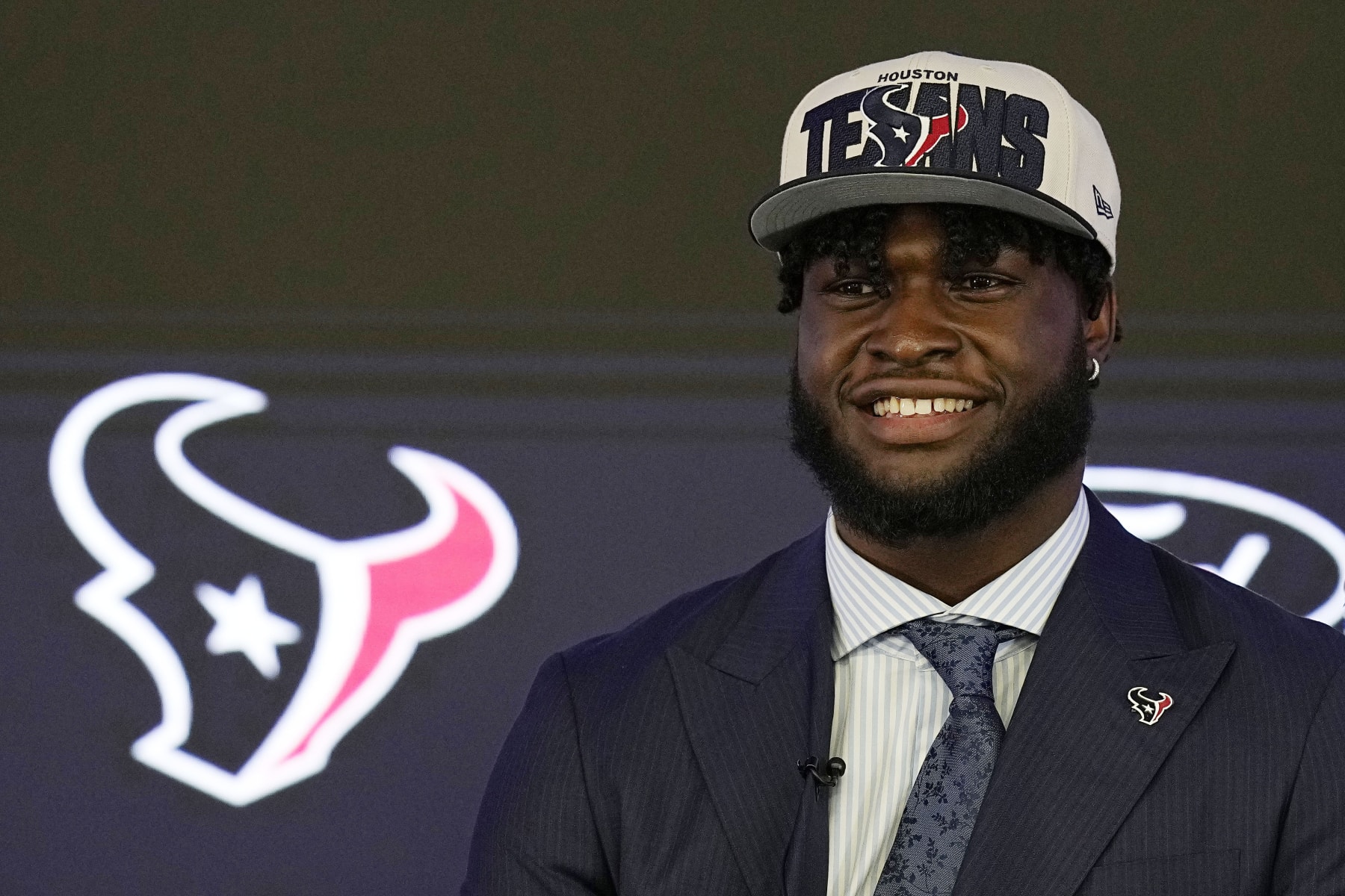 Houston Texans linebacker Will Anderson Jr. answers questions during an introductory press conference, Friday, April 28, 2023, in Houston. Anderson Jr. was selected in the first round, third overall, by the Texans in the NFL Draft on Thursday. (AP Photo/Kevin M. Cox)