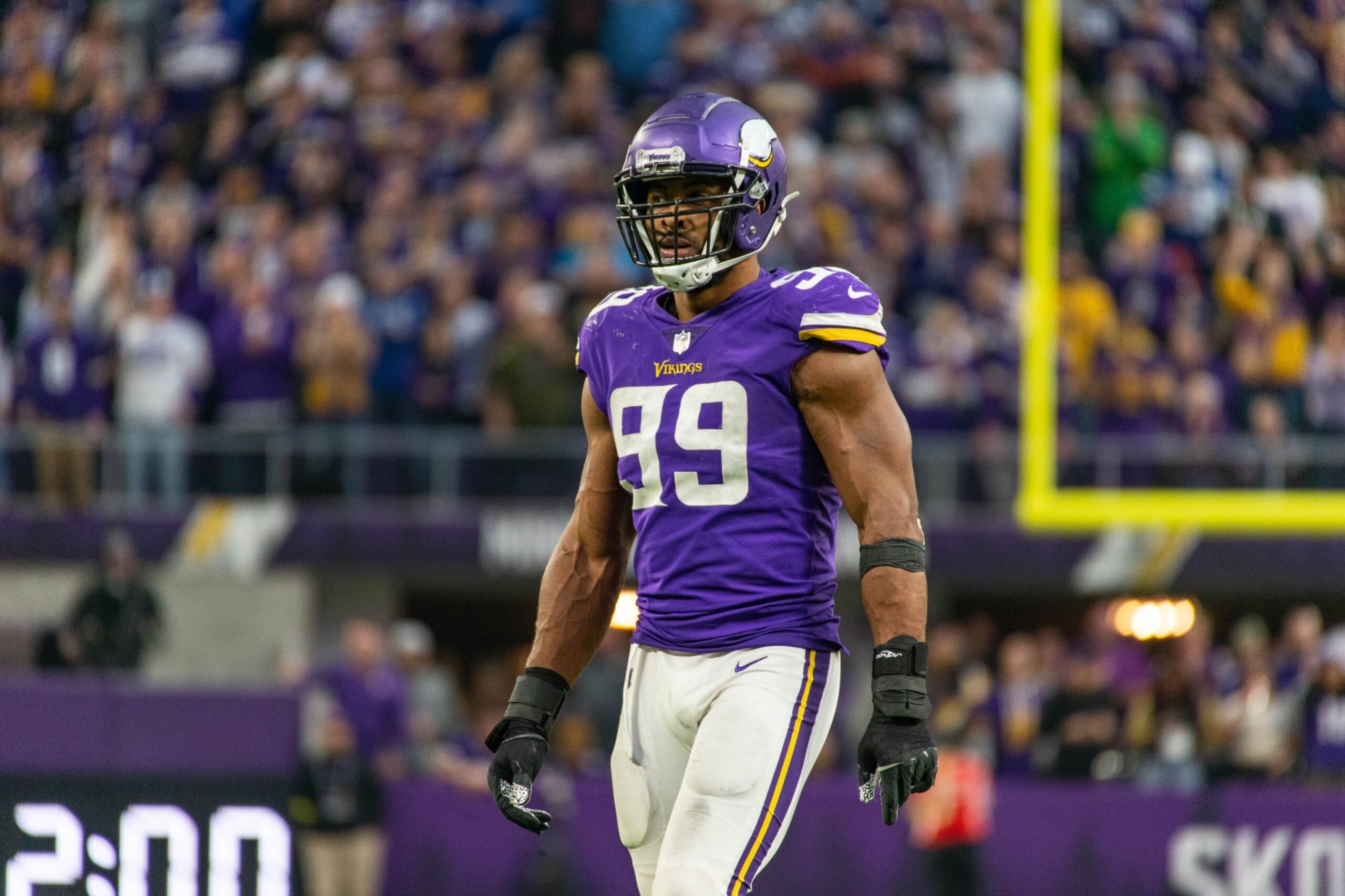 MINNEAPOLIS, MN - DECEMBER 17: Minnesota Vikings linebacker Danielle Hunter (99) look on during the NFL game between the Indianapolis Colts and Minnesota Vikings on December 17th, 2022, at U.S. Bank Stadium in Minneapolis, MN. (Photo by Bailey Hillesheim/Icon Sportswire via Getty Images) MINNEAPOLIS, MN - DECEMBER 17: Minnesota Vikings linebacker Danielle Hunter (99) look on during the NFL game between the Indianapolis Colts and Minnesota Vikings on December 17th, 2022, at U.S. Bank Stadium in Minneapolis, MN. (Photo by Bailey Hillesheim/Icon Sportswire via Getty Images)