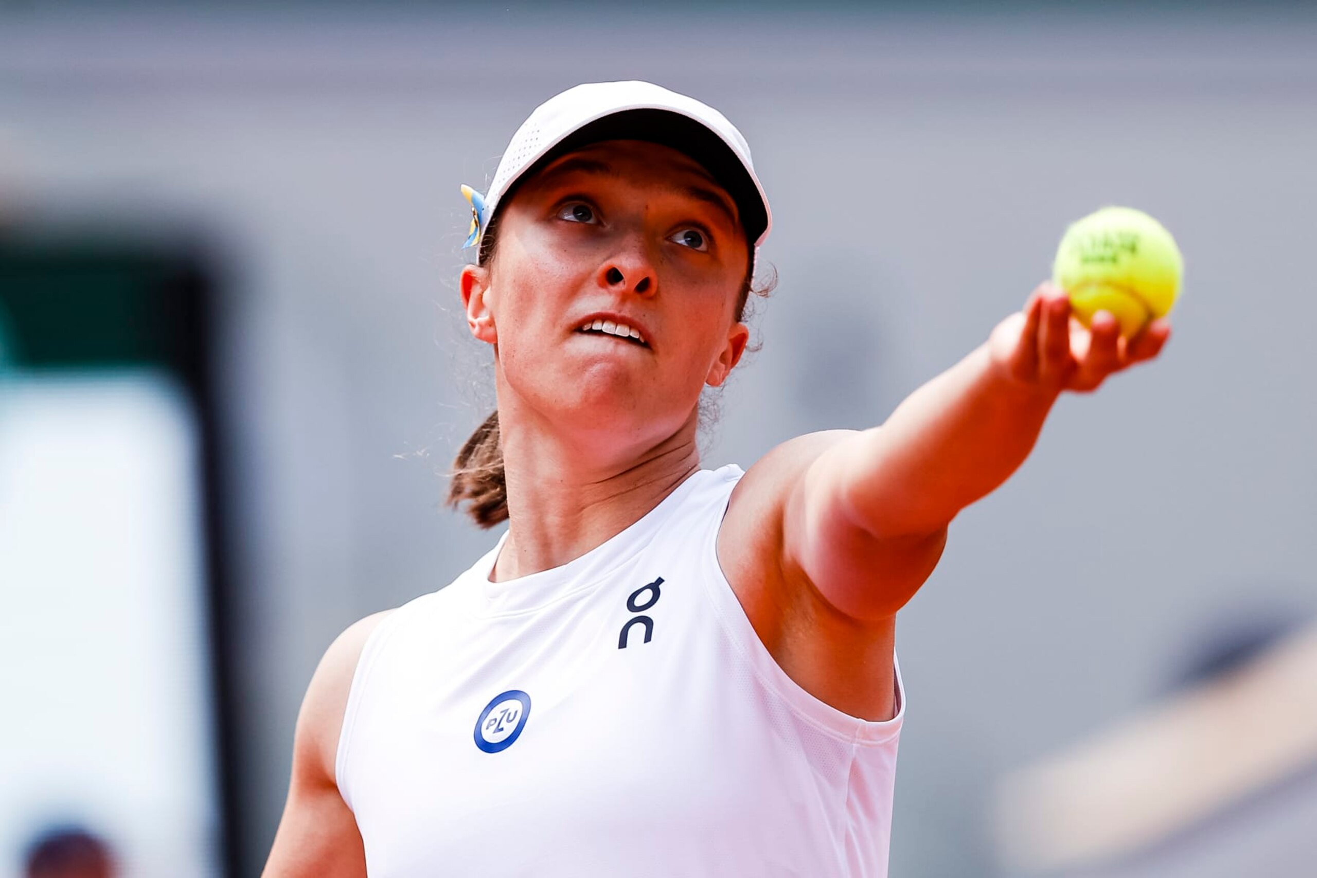 PARIS, FRANCE - JUNE 7: Iga Swiatek of Poland serves the ball against Coco Gauff of USA during the Singles Quarter Final match on Day Eleven of the 2023 French Open at Roland Garros on June 7, 2023 in Paris, France. (Photo by Antonio Borga/Eurasia Sport Images/Getty Images)