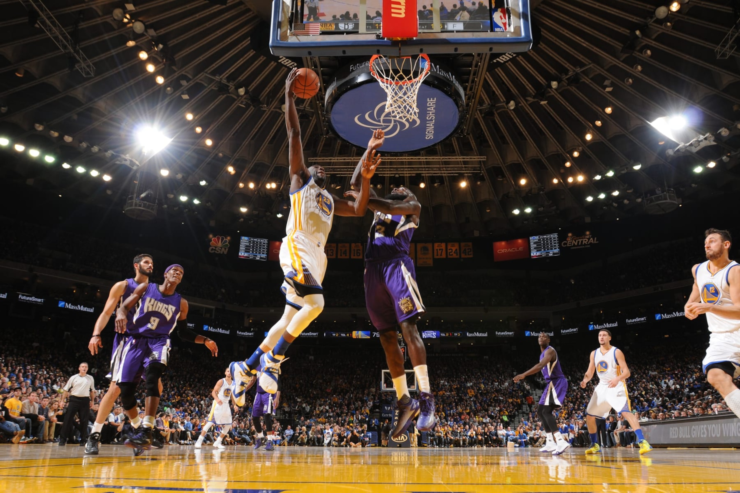 OAKLAND, CA - DECEMBER 28:  Draymond Green #23 of the Golden State Warriors shoots the ball against the Sacramento Kings on December 28, 2015 at ORACLE Arena in Oakland, California. NOTE TO USER: User expressly acknowledges and agrees that, by downloading and or using this photograph, user is consenting to the terms and conditions of Getty Images License Agreement. Mandatory Copyright Notice: Copyright 2015 NBAE (Photo by Noah Graham/NBAE via Getty Images)