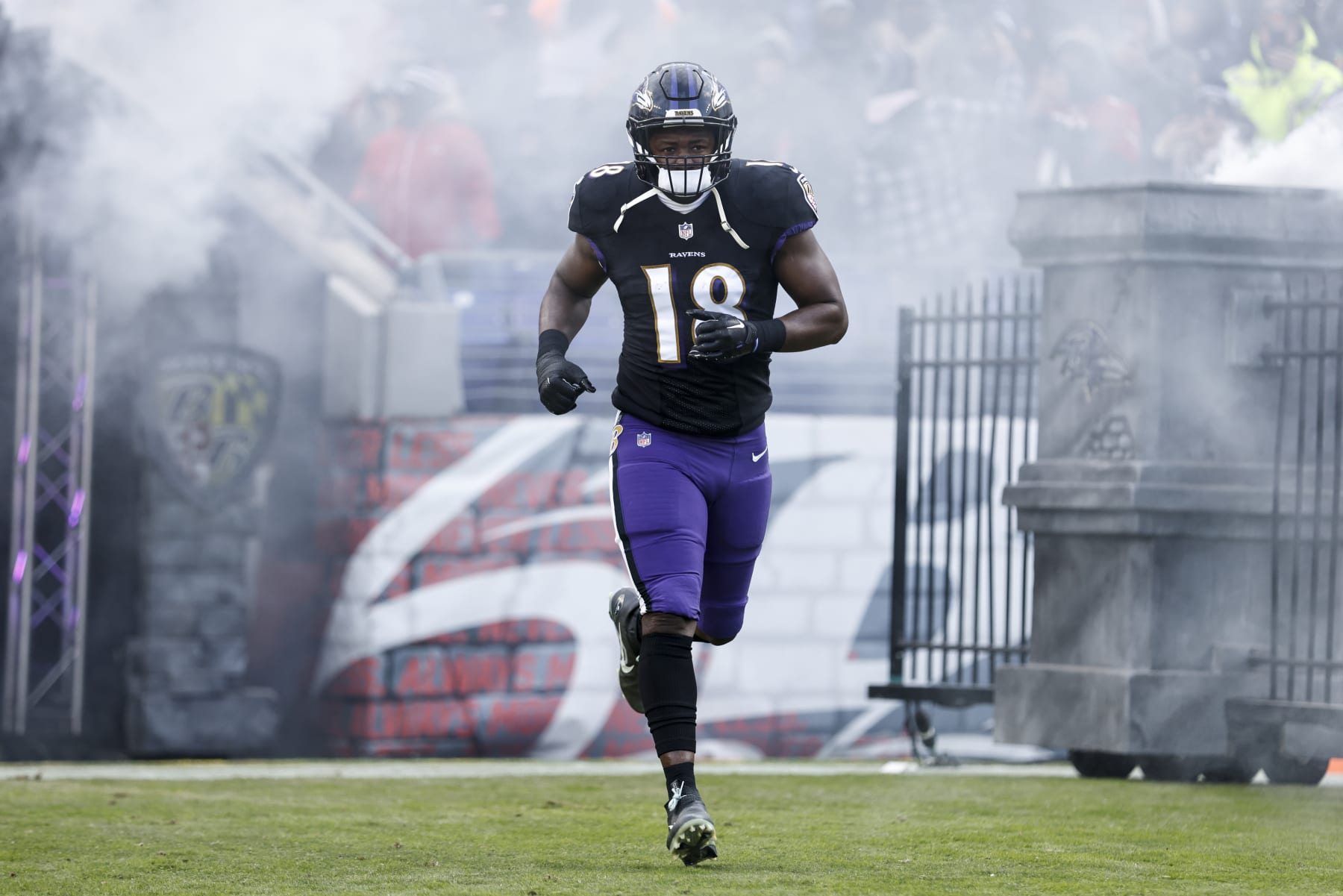 BALTIMORE, MARYLAND - DECEMBER 24: Roquan Smith #18 of the Baltimore Ravens takes the field prior to an NFL football game between the Baltimore Ravens and the Atlanta Falcons at M&T Bank Stadium on December 24, 2022 in Baltimore, Maryland. (Photo by Michael Owens/Getty Images)