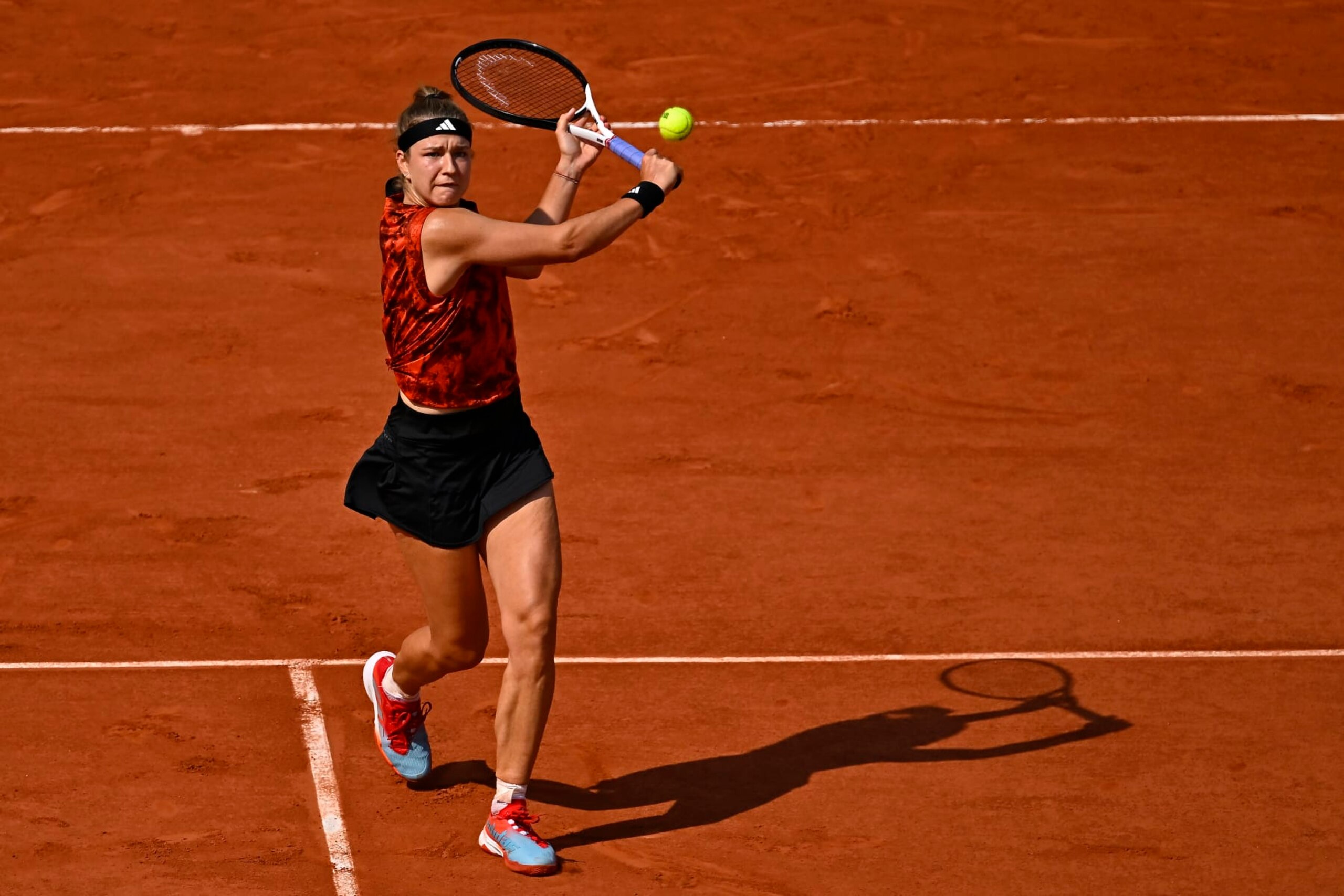 PARIS, FRANCE - JUNE 08: Karolina Muchova of Czech Republic plays a backhand against Aryna Sabalenka during the Women's Single Semifinals match on day twelve of the 2023 french open at Roland Garros on June 08, 2023 in Paris, France. (Photo by Aurelien Meunier/Getty Images)