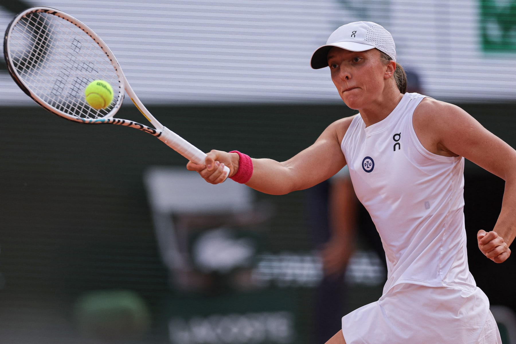 Poland's Iga Swiatek plays a forehand return to Brazil's Beatriz Haddad Maia during their women's singles semi-final match on day twelve of the Roland-Garros Open tennis tournament at the Court Philippe-Chatrier in Paris on June 8, 2023. (Photo by Thomas SAMSON / AFP) (Photo by THOMAS SAMSON/AFP via Getty Images)