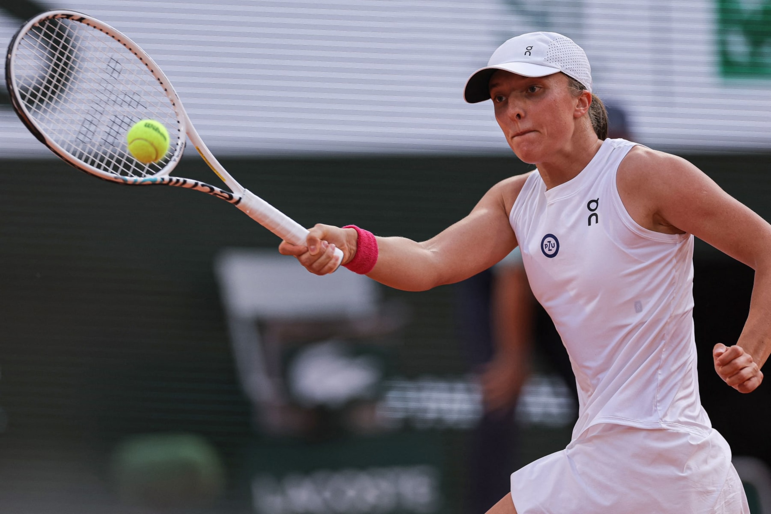 Poland's Iga Swiatek plays a forehand return to Brazil's Beatriz Haddad Maia during their women's singles semi-final match on day twelve of the Roland-Garros Open tennis tournament at the Court Philippe-Chatrier in Paris on June 8, 2023. (Photo by Thomas SAMSON / AFP) (Photo by THOMAS SAMSON/AFP via Getty Images)