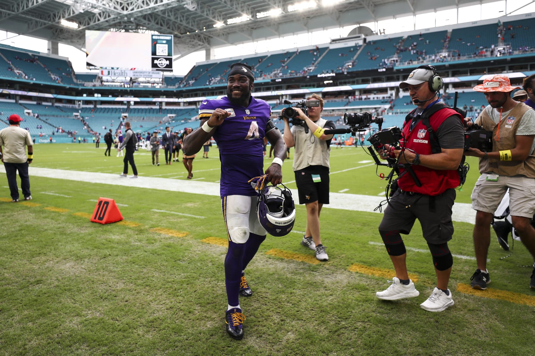 MIAMI GARDENS, FL - OCTOBER 16: Dalvin Cook #4 of the Minnesota Vikings celebrates with fans in the tunnel after an NFL football game against the Miami Dolphins at Hard Rock Stadium on October 16, 2022 in Miami Gardens, Florida. (Photo by Kevin Sabitus/Getty Images)