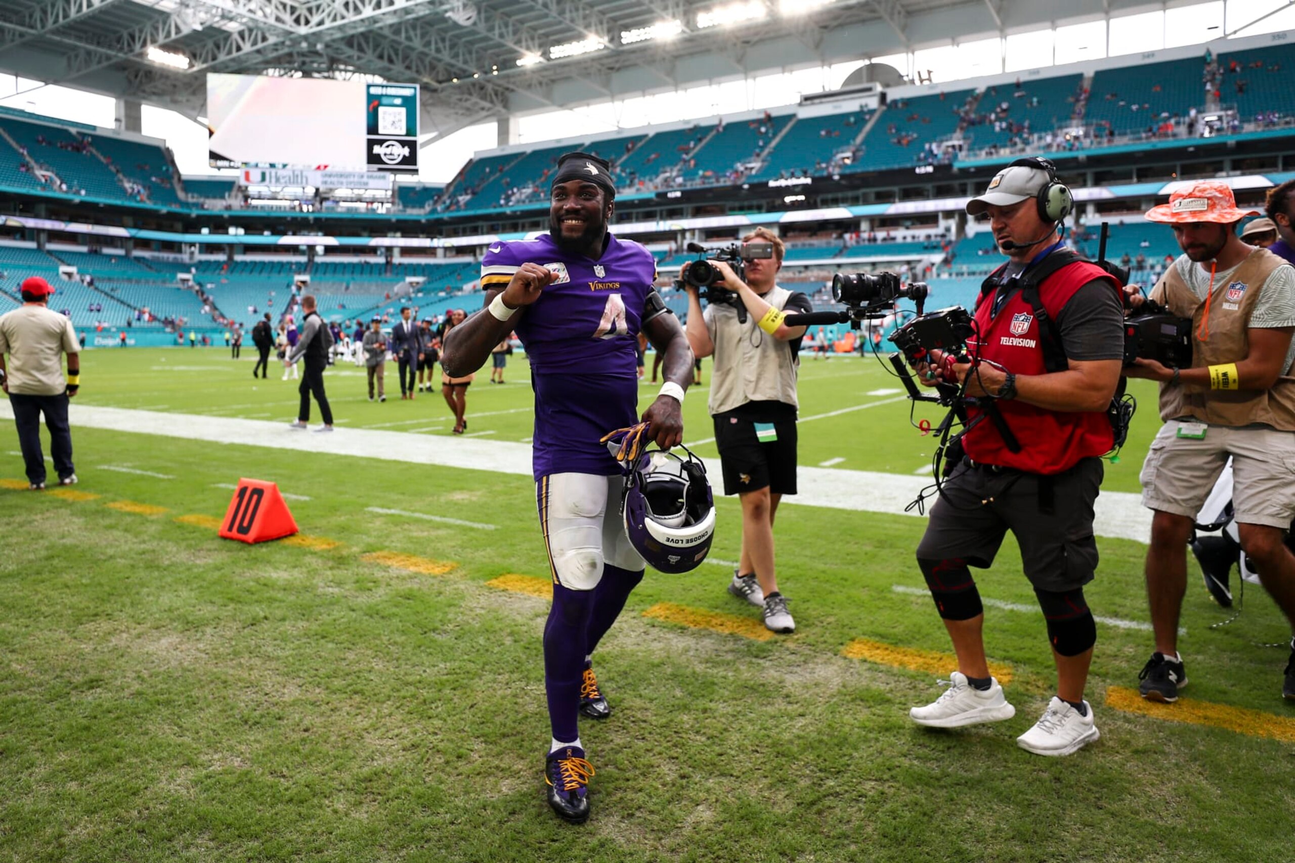 MIAMI GARDENS, FL - OCTOBER 16: Dalvin Cook #4 of the Minnesota Vikings celebrates with fans in the tunnel after an NFL football game against the Miami Dolphins at Hard Rock Stadium on October 16, 2022 in Miami Gardens, Florida. (Photo by Kevin Sabitus/Getty Images)