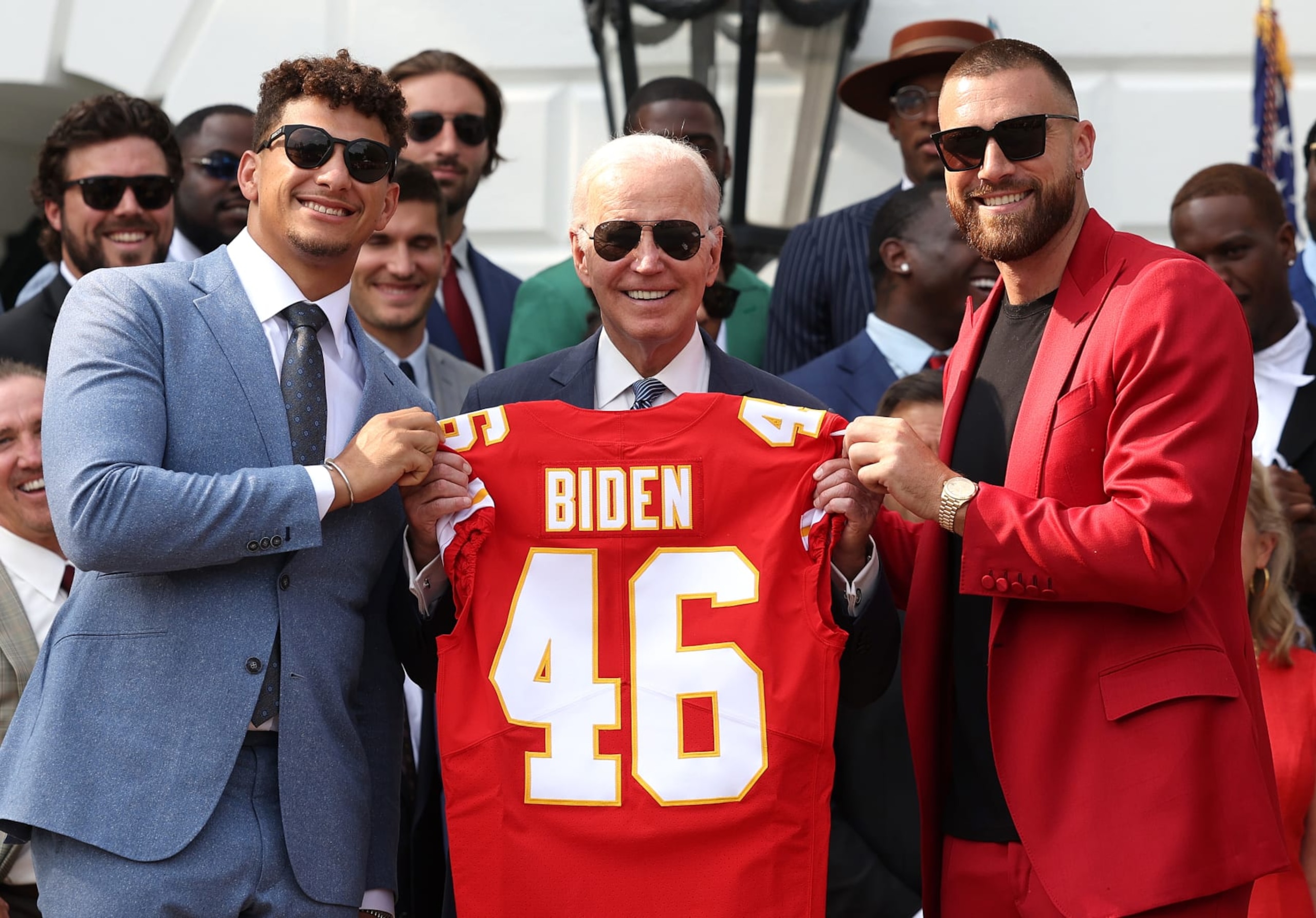 WASHINGTON, DC - JUNE 05: Quarterback Patrick Mahomes (L) and tight end Travis Kelce of the NFL Kansas City Chiefs present U.S. President Joe Biden a team jersey at the White House on June 05, 2023 in Washington, DC. The Chiefs are the 2023 Super Bowl champions. (Photo by Kevin Dietsch/Getty Images) WASHINGTON, DC - JUNE 05: Quarterback Patrick Mahomes (L) and tight end Travis Kelce of the NFL Kansas City Chiefs present U.S. President Joe Biden a team jersey at the White House on June 05, 2023 in Washington, DC. The Chiefs are the 2023 Super Bowl champions. (Photo by Kevin Dietsch/Getty Images)