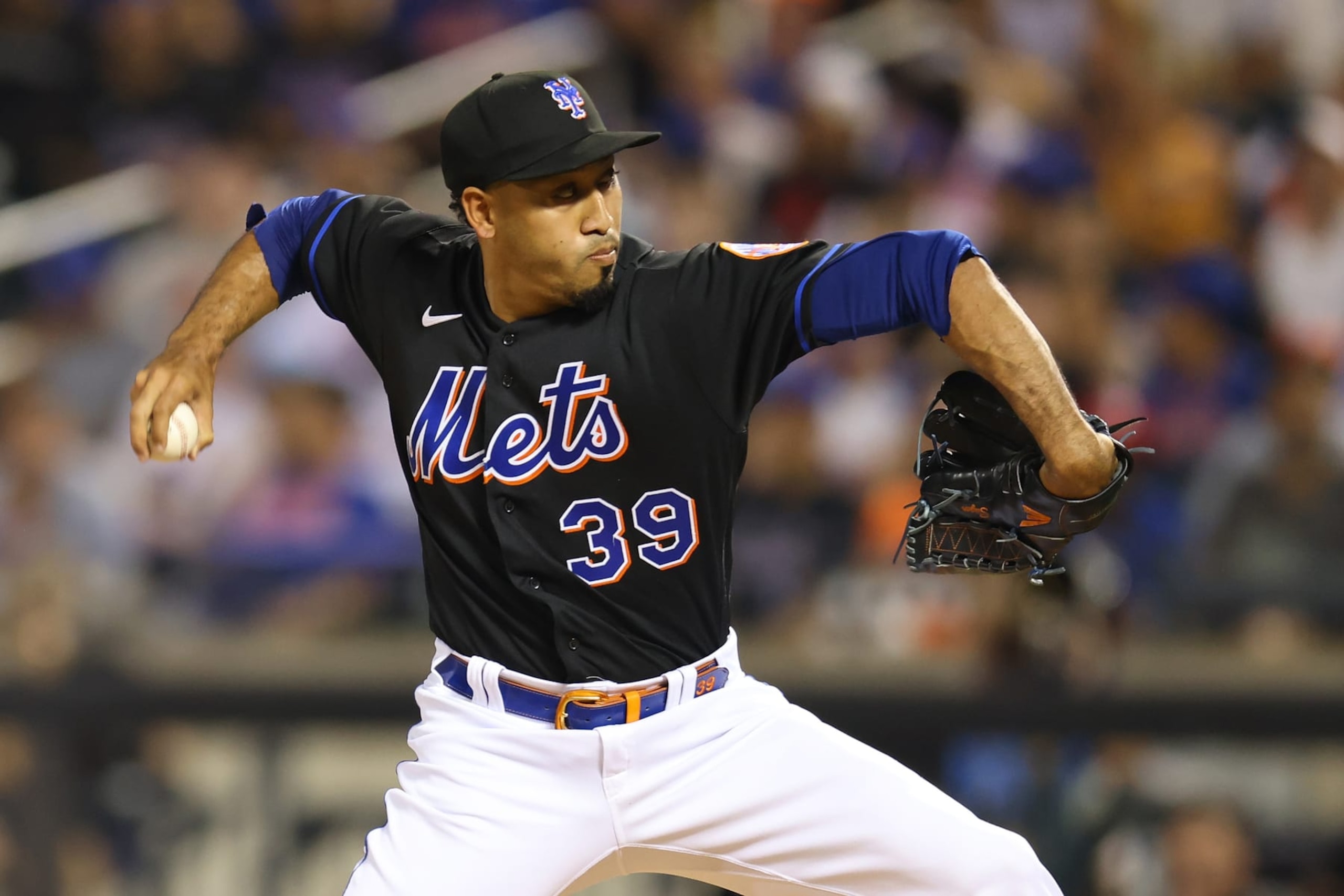 NEW YORK, NEW YORK - AUGUST 26: Edwin Diaz #39 of the New York Mets in action against the Colorado Rockies at Citi Field on August 26, 2022 in New York City. New York Mets defeated the Colorado Rockies 7-6. (Photo by Mike Stobe/Getty Images)