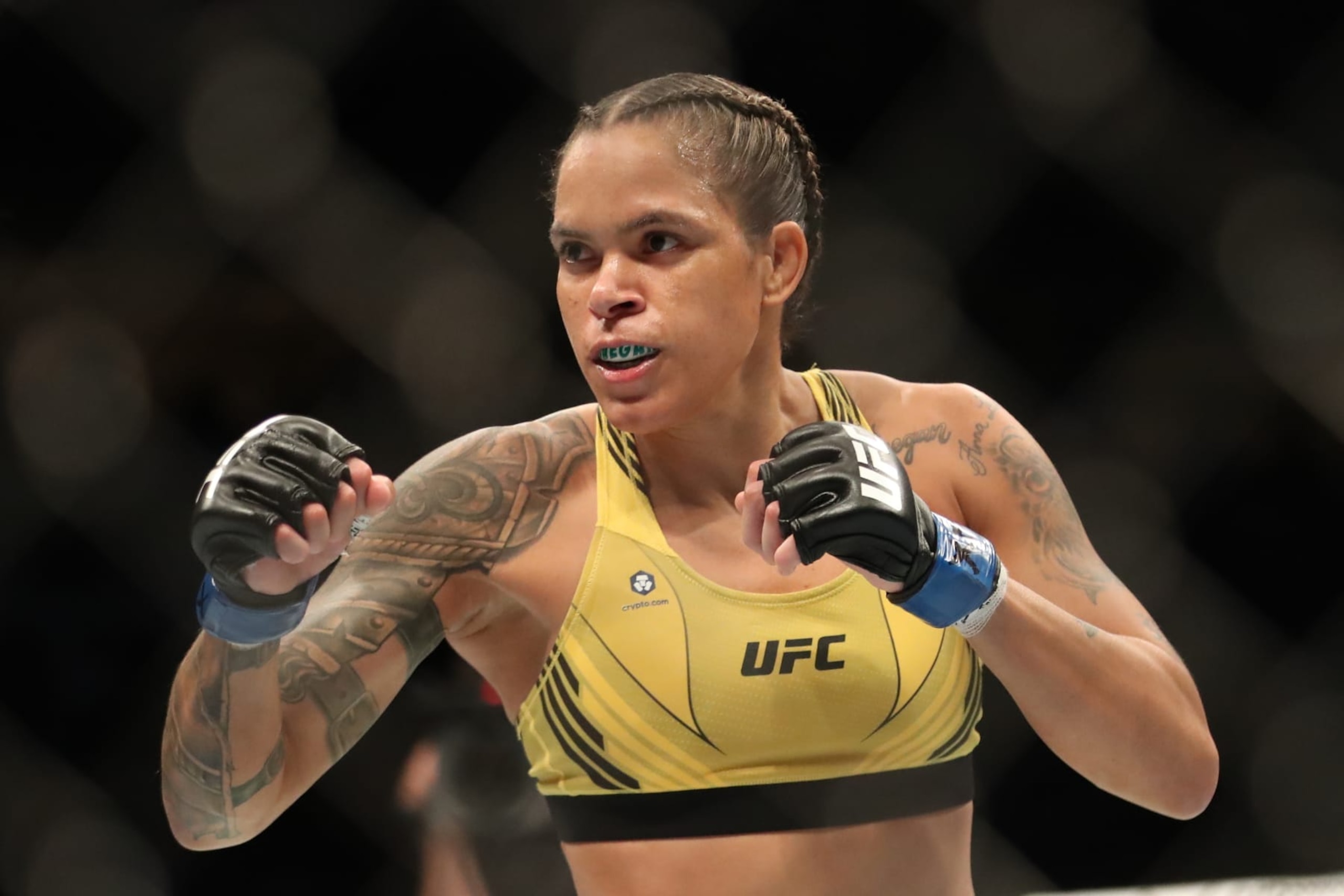 DALLAS, TX - JULY 30: Amanda Nunes battles Julianna Peña in their Women Bantamweight bout during the UFC 277 event at American Airlines Center on July 30, 2022, in Dallas, Texas, United States. (Photo by Alejandro Salazar/PxImages/Icon Sportswire via Getty Images)