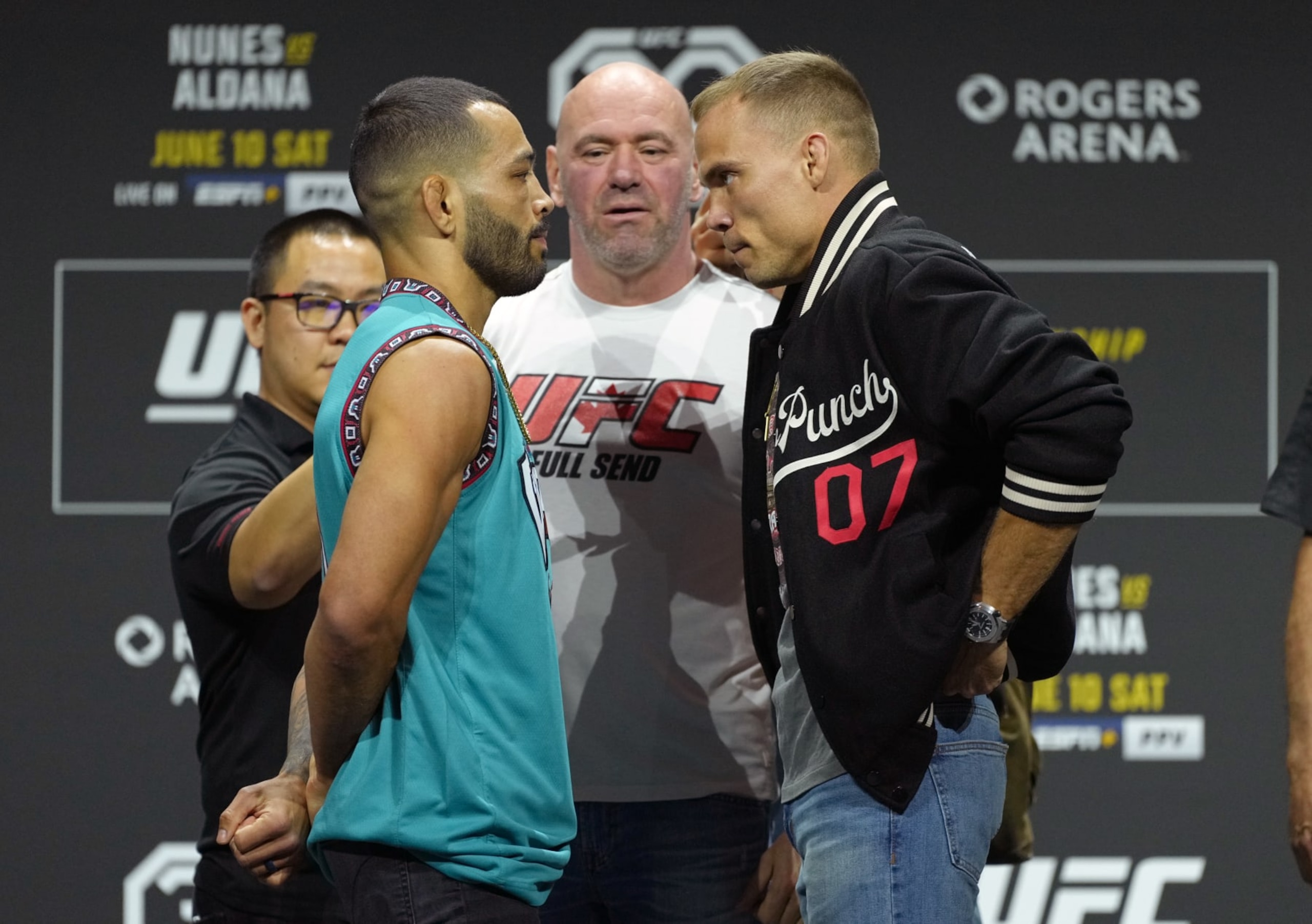 Dan Ige squares off against Nate Landwehr