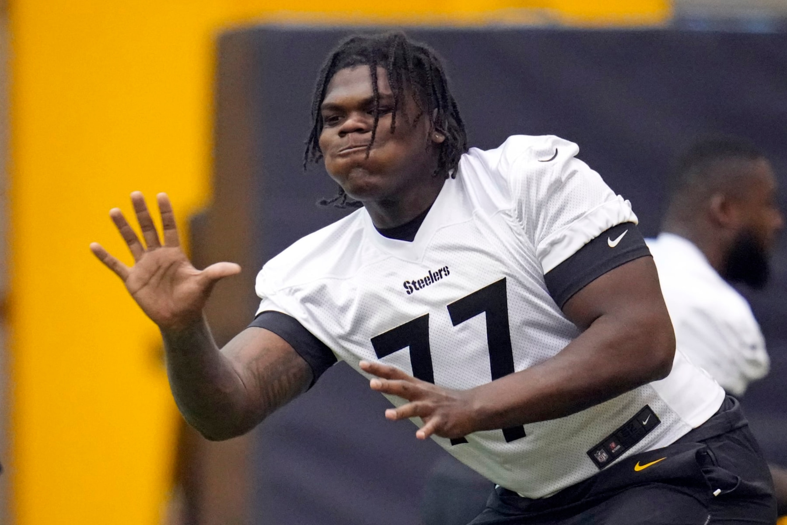 Steelers OT Broderick Jones