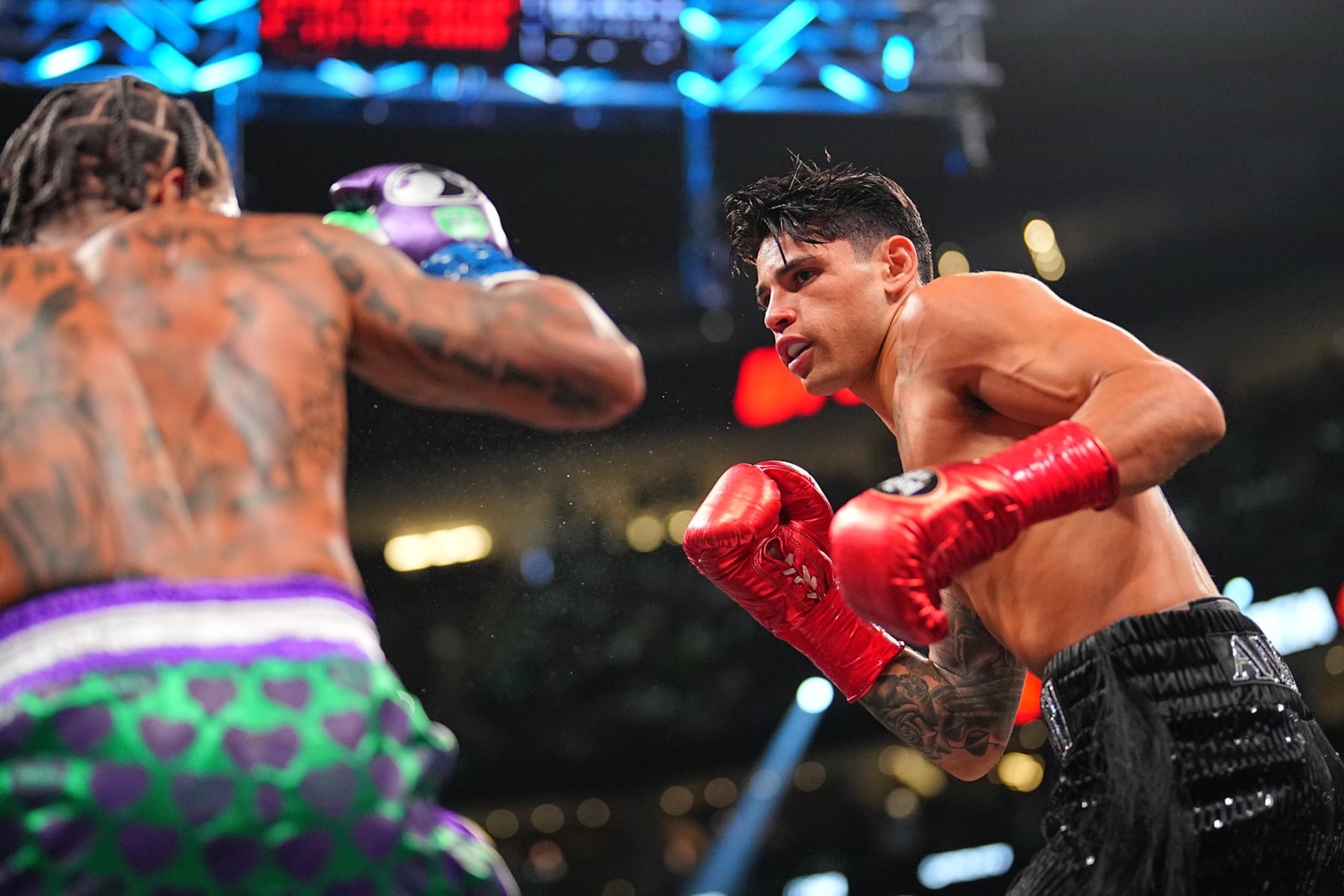 Boxing: Gervonta Davis (L) and Ryan Garcia (R) exchange punches during fight at T-Mobile Arena. 
Las Vegas, NV 4/22/2023 
CREDIT: Erick W. Rasco (Photo by Erick W. Rasco/Sports Illustrated via Getty Images) 
(Set Number: X164350 TK1)