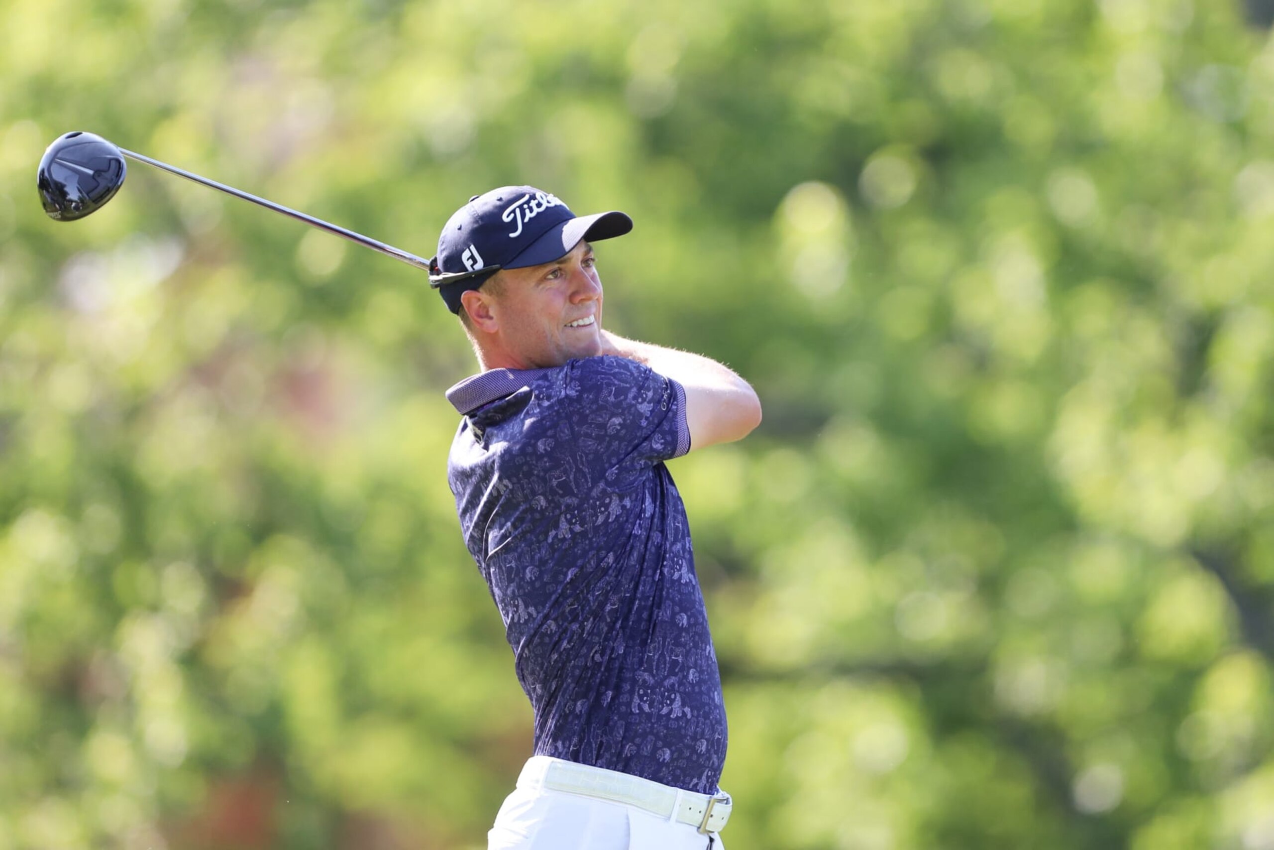 DUBLIN, OH - JUNE 01: Justin Thomas watches his tee shot on the 18th hole during Thursday's round at The Memorial Tournament at Muirfield Village Country Club on June 1, 2023 in Dublin, OH. (Photo by Ian Johnson/Icon Sportswire via Getty Images)