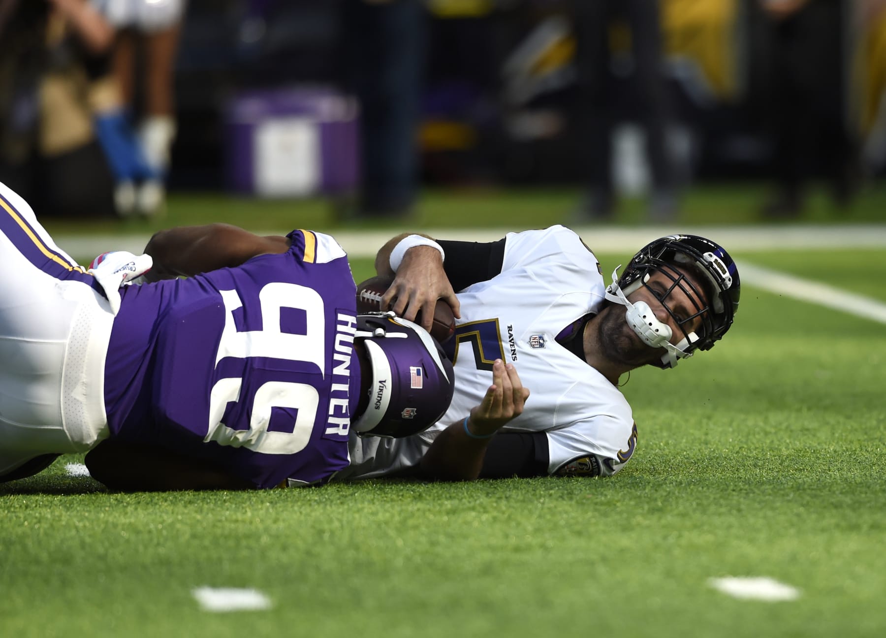 MINNEAPOLIS, MN - OCTOBER 22: Danielle Hunter #99 of the Minnesota Vikings sacks quarterback Joe Flacco #5 of the Baltimore Ravens in the first quarter of the game on October 22, 2017 at U.S. Bank Stadium in Minneapolis, Minnesota. (Photo by Hannah Foslien/Getty Images)
