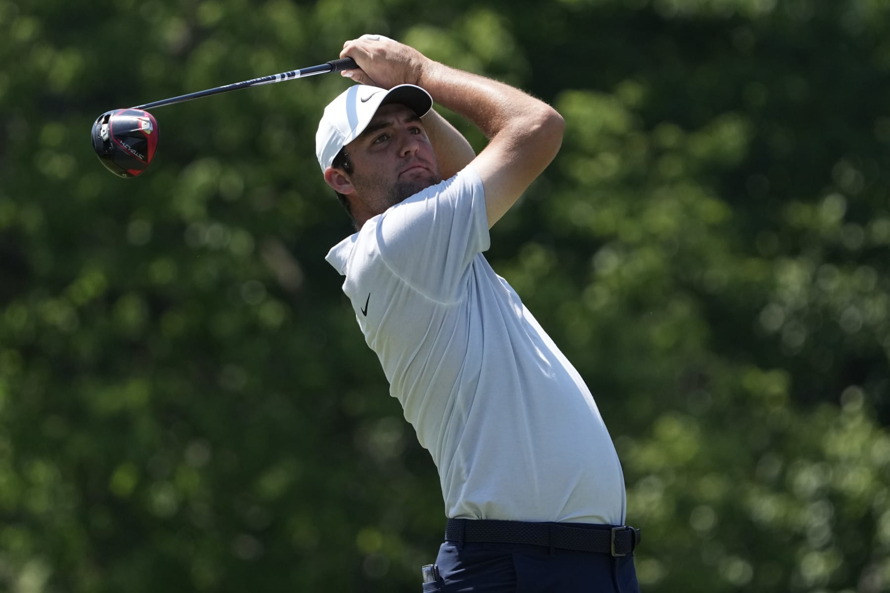 DUBLIN, OHIO - JUNE 04: Scottie Scheffler of the United States hits a tee shot on the 18th hole during the final round of the Memorial Tournament presented by Workday at Muirfield Village Golf Club on June 04, 2023 in Dublin, Ohio. (Photo by Dylan Buell/Getty Images)
