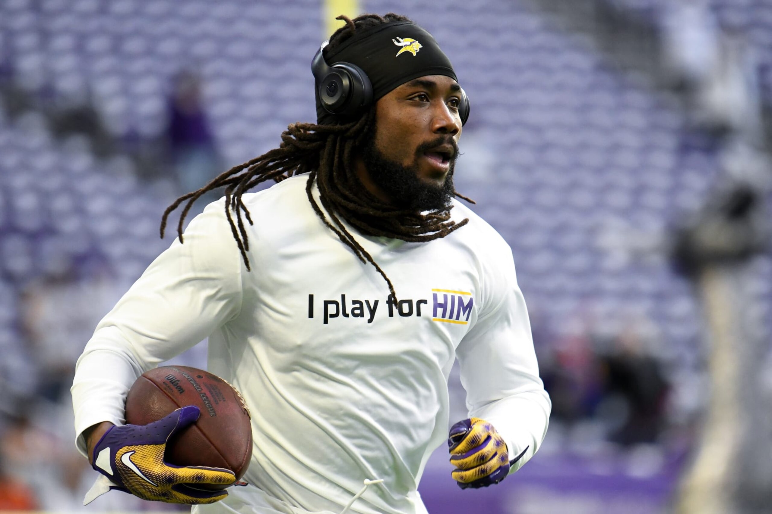 MINNEAPOLIS, MINNESOTA - DECEMBER 24: Dalvin Cook #4 of the Minnesota Vikings warms up against the New York Giants at U.S. Bank Stadium on December 24, 2022 in Minneapolis, Minnesota. (Photo by Stephen Maturen/Getty Images)