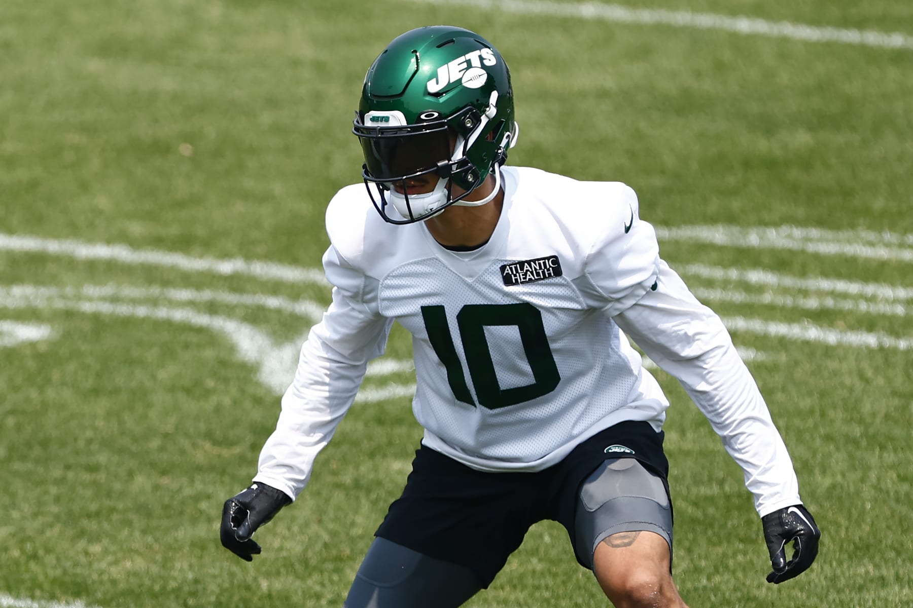 FLORHAM PARK, NEW JERSEY - JUNE 6: Allen Lazard #10 of the New York Jets runs a drill during the teams OTAs at Atlantic Health Jets Training Center on June 6, 2023 in Florham Park, New Jersey. (Photo by Rich Schultz/Getty Images)