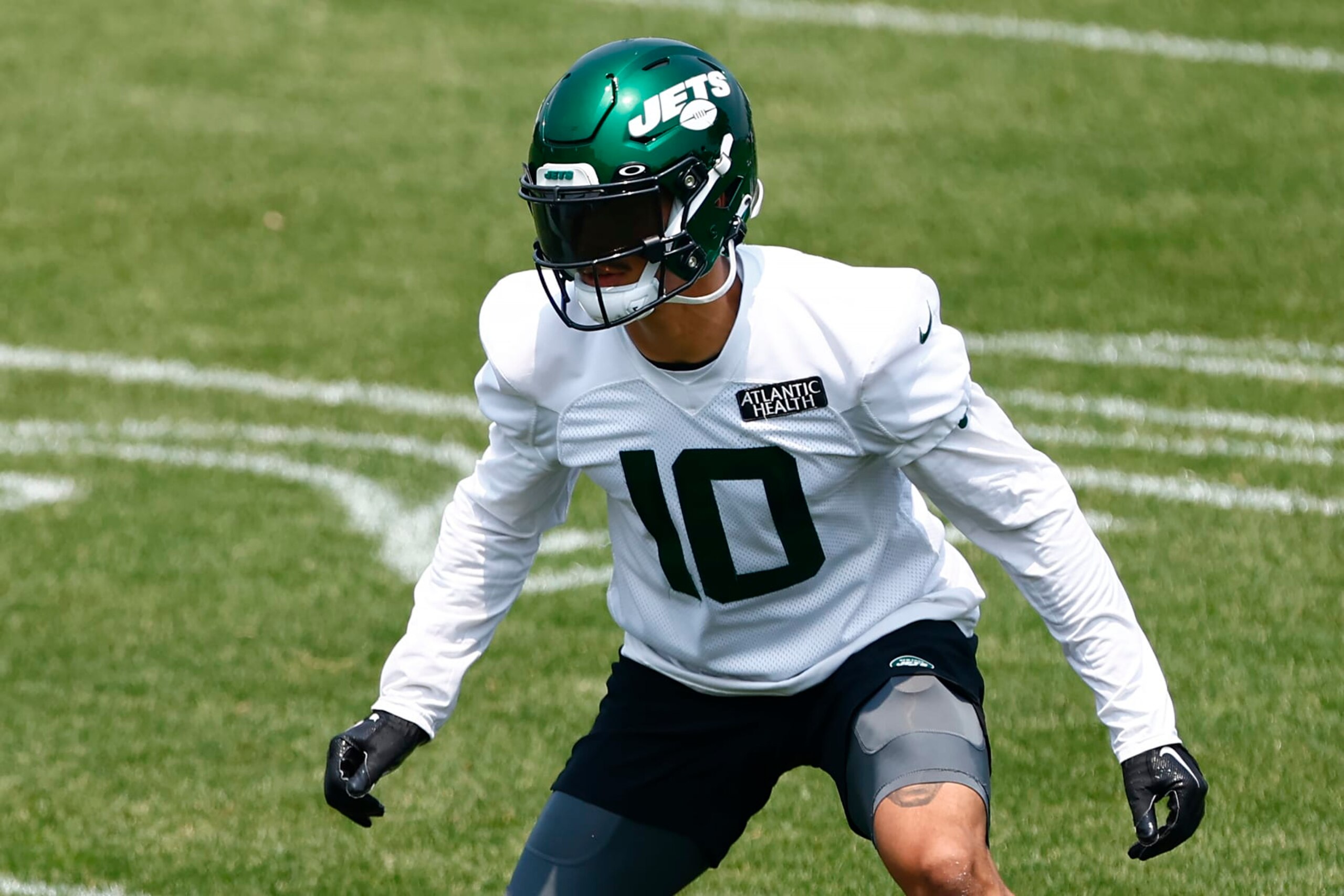 FLORHAM PARK, NEW JERSEY - JUNE 6: Allen Lazard #10 of the New York Jets runs a drill during the teams OTAs at Atlantic Health Jets Training Center on June 6, 2023 in Florham Park, New Jersey. (Photo by Rich Schultz/Getty Images)