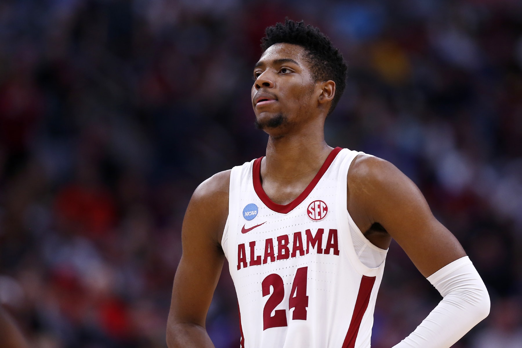 LOUISVILLE, KY - MARCH 24: Alabama Crimson Tide forward Brandon Miller (24) during the San Diego State Aztecs versus the Alabama Crimson Tide in the Sweet Sixteen Round of the NCAA Men's Division I Basketball Championship South Regional on March 23, 2023, at KFC Yum! Center in Louisville, KY.  (Photo by Jeffrey Brown/Icon Sportswire via Getty Images)
