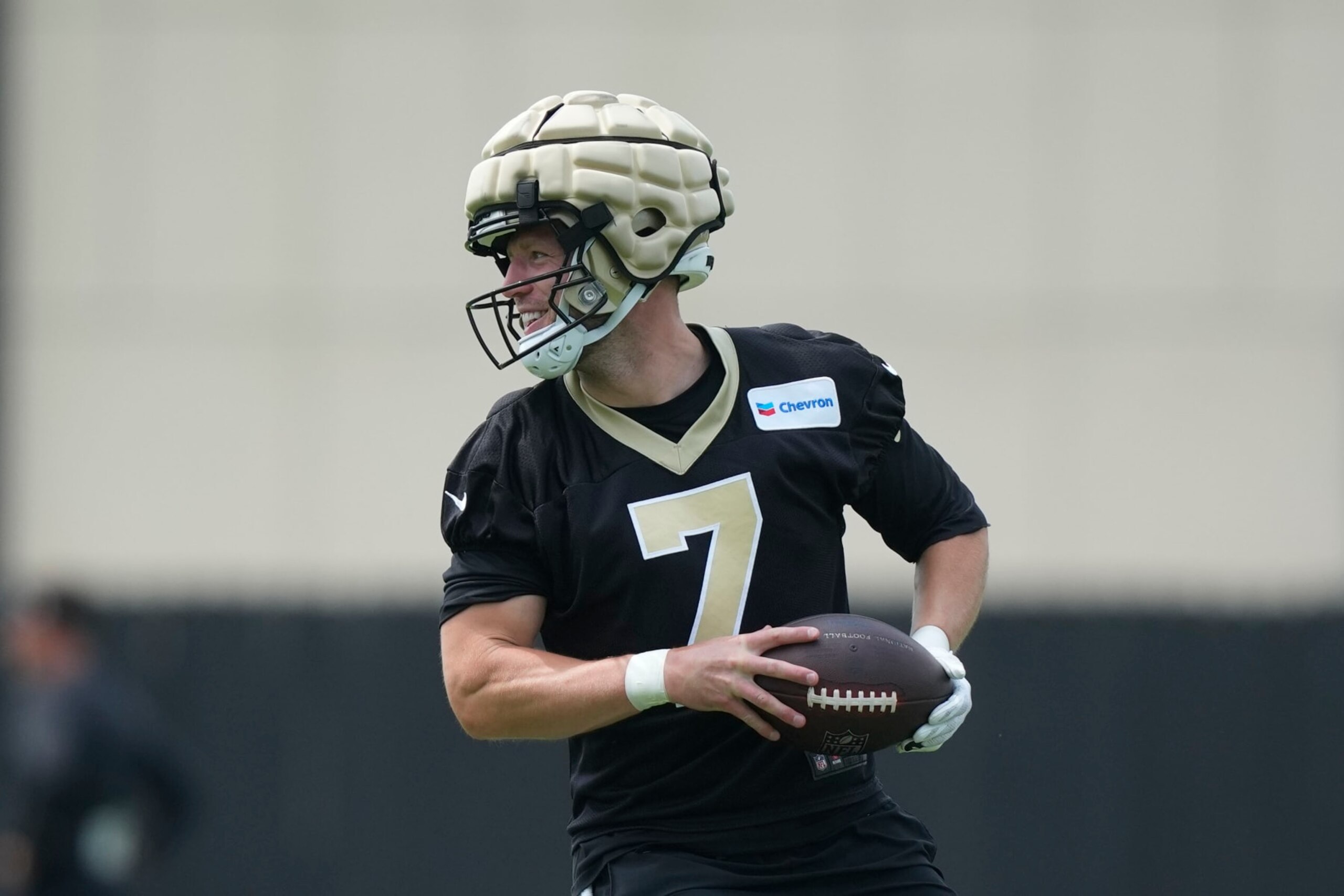 New Orleans Saints tight end Taysom Hill (7) runs through drills at the team's NFL football minicamp in Metairie, La., Thursday, June 15, 2023. (AP Photo/Gerald Herbert)