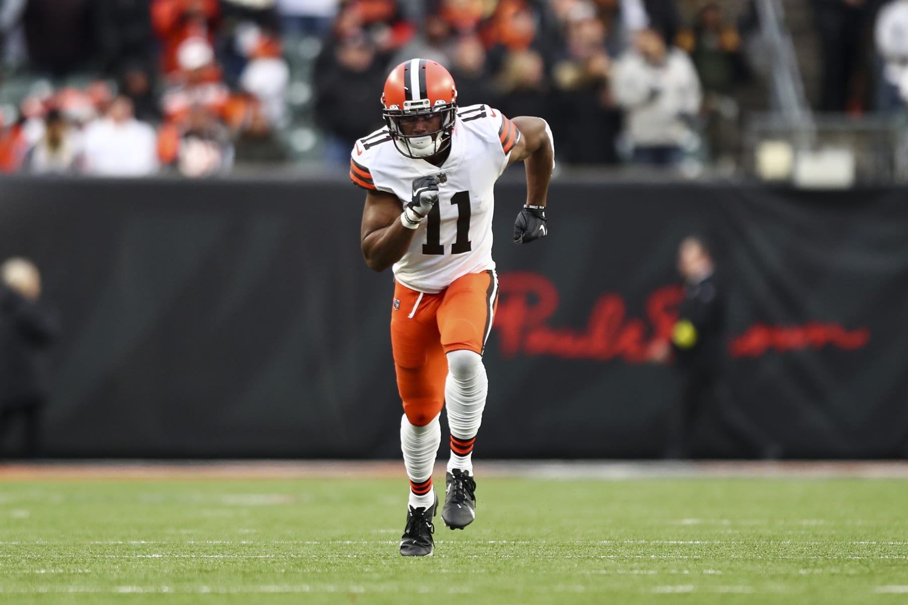 CINCINNATI, OH - DECEMBER 11: Donovan Peoples-Jones #11 of the Cleveland Browns runs downfield during an NFL football game against the Cincinnati Bengals at Paycor Stadium on December 11, 2022 in Cincinnati, Ohio. (Photo by Kevin Sabitus/Getty Images)
