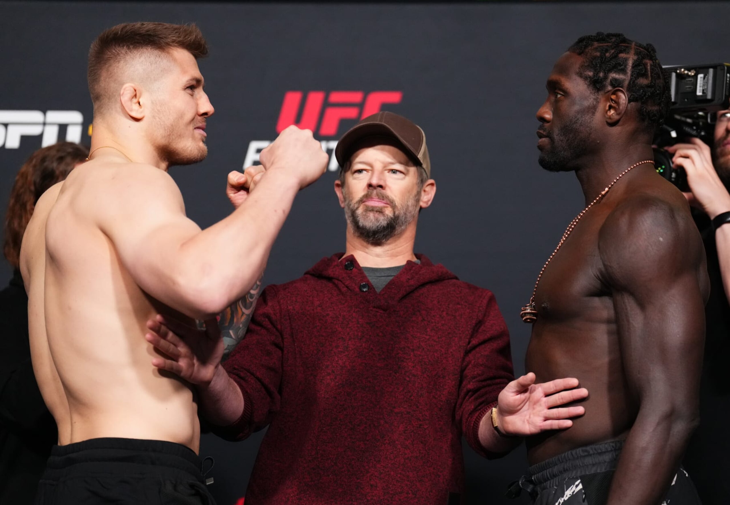 LAS VEGAS, NEVADA - JUNE 16: (L-R) Opponents Marvin Vettori of Italy and Jared Cannonier face off during the UFC weigh-in at UFC APEX on June 16, 2023 in Las Vegas, Nevada. (Photo by Chris Unger/Zuffa LLC via Getty Images)