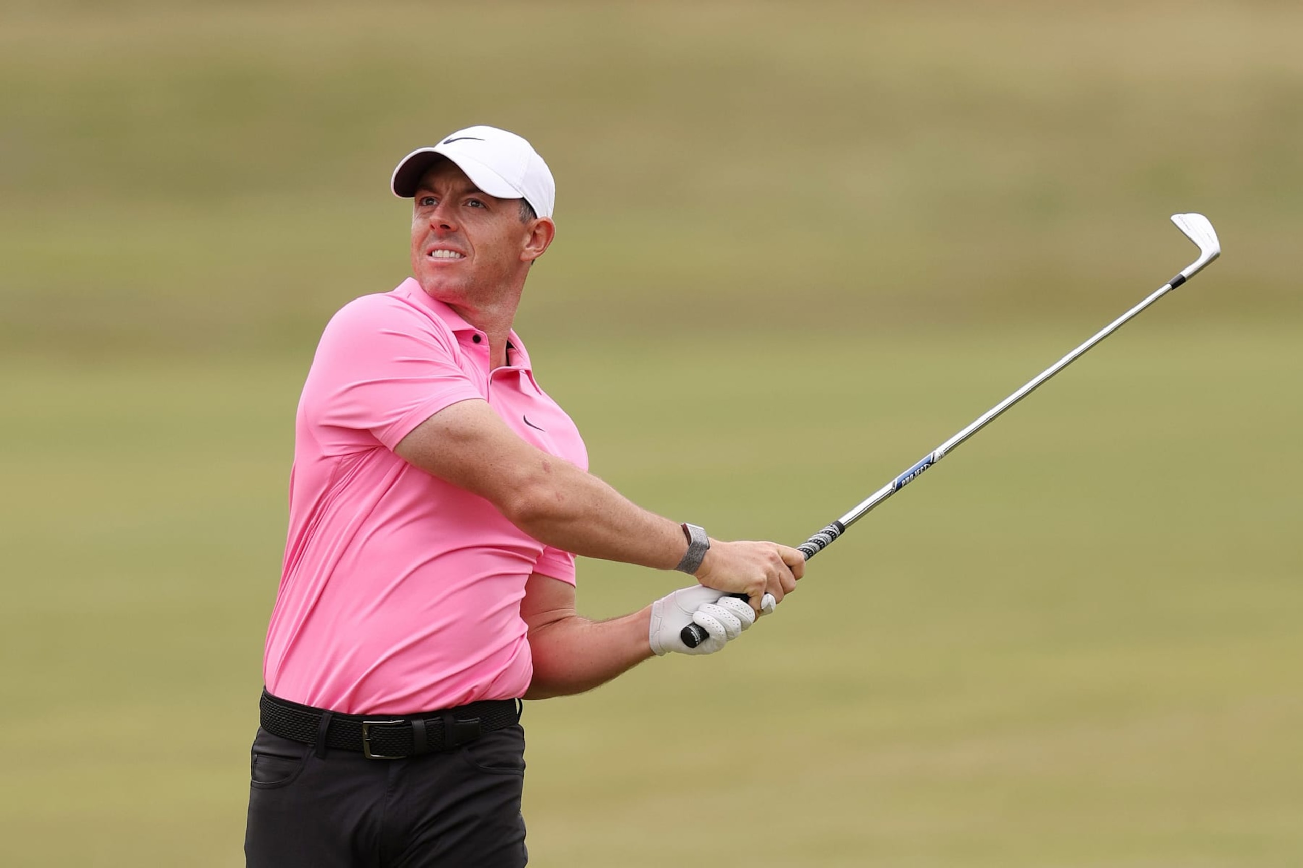 LOS ANGELES, CALIFORNIA - JUNE 16: Rory McIlroy of Northern Ireland plays a shot on the first hole during the second round of the 123rd U.S. Open Championship at The Los Angeles Country Club on June 16, 2023 in Los Angeles, California. (Photo by Richard Heathcote/Getty Images) LOS ANGELES, CALIFORNIA - JUNE 16: Rory McIlroy of Northern Ireland plays a shot on the first hole during the second round of the 123rd U.S. Open Championship at The Los Angeles Country Club on June 16, 2023 in Los Angeles, California. (Photo by Richard Heathcote/Getty Images)