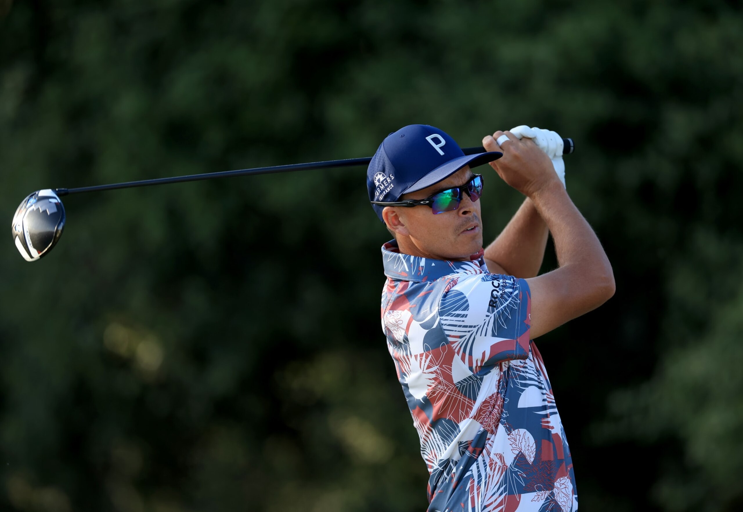 LOS ANGELES, CALIFORNIA - JUNE 16: Rickie Fowler of The United States plays his second shot on the 17th hole during the second round of the 123rd U.S. Open Championship at The Los Angeles Country Club on June 16, 2023 in Los Angeles, California. (Photo by David Cannon/Getty Images)