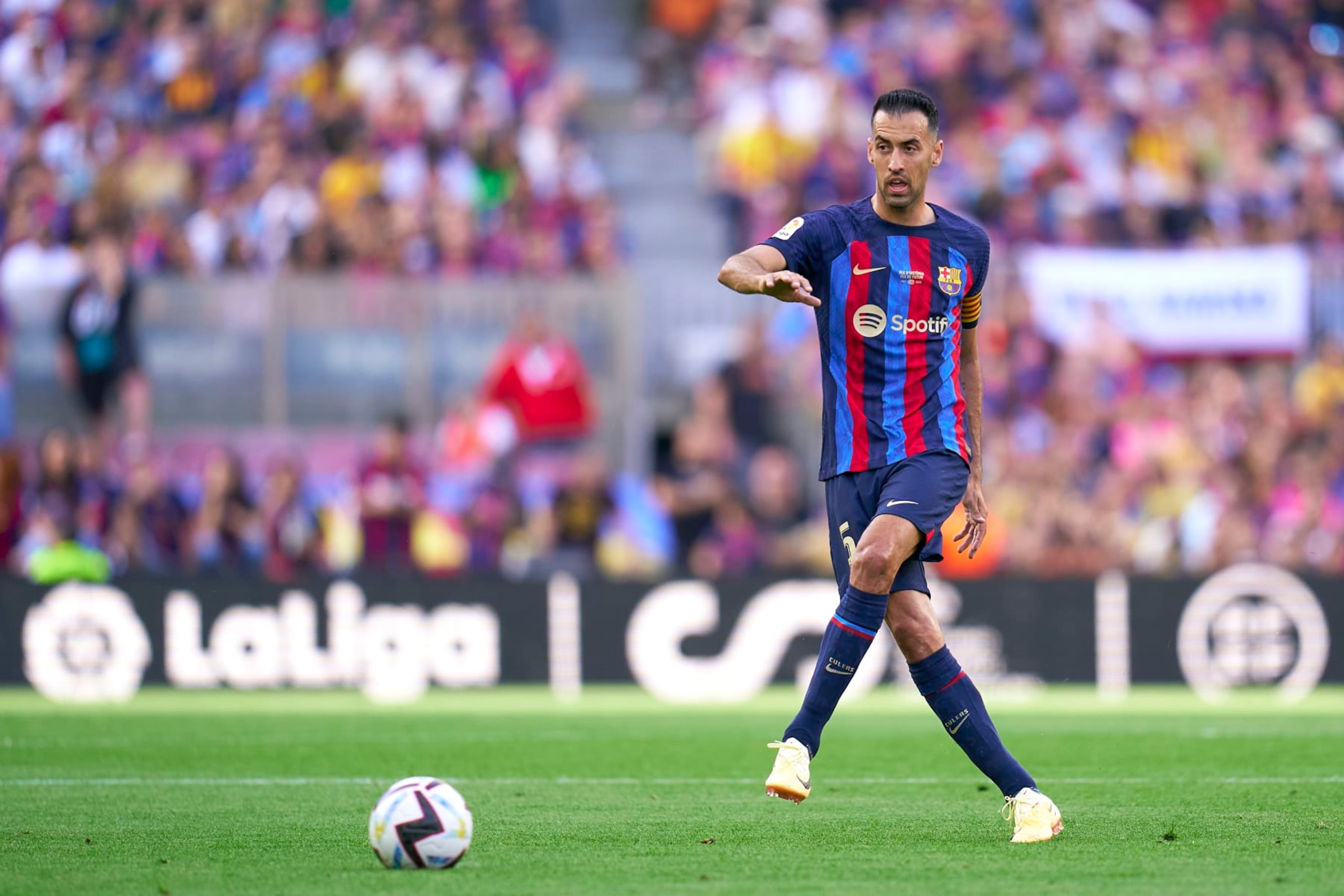 BARCELONA, SPAIN - MAY 28: Sergio Busquets of FC Barcelona with the ball during the LaLiga Santander match between FC Barcelona and RCD Mallorca at Camp Nou on May 28, 2023 in Barcelona, Spain. (Photo by Pedro Salado/Quality Sport Images/Getty Images)