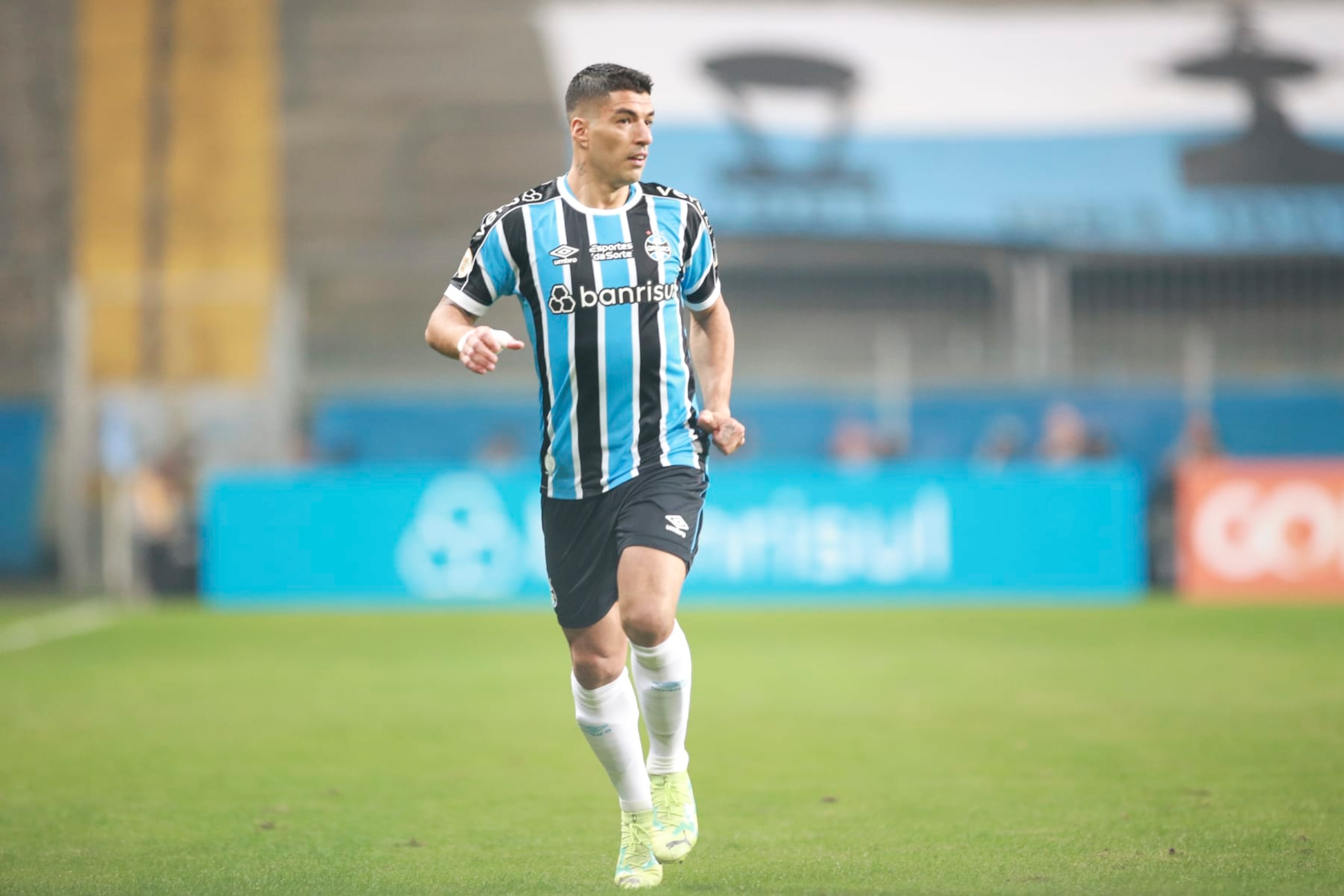 PORTO ALEGRE, BRAZIL - MAY 21: Luis Suarez of Gremio looks on during a Brasileirao match between Gremio and Internacional at Arena do Gremio on May 21, 2023 in Porto Alegre, Brazil. (Photo by Fernando Alves/Getty Images)