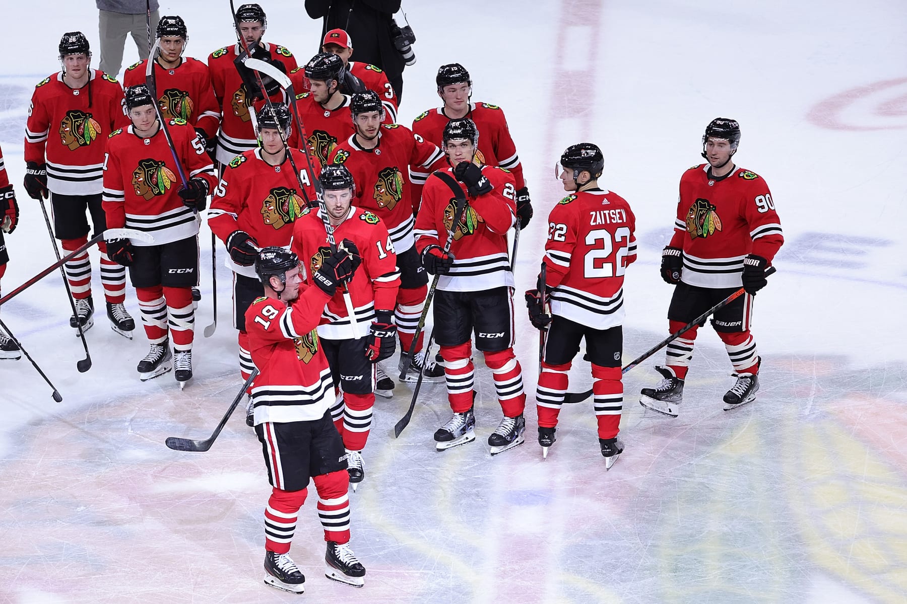 CHICAGO, ILLINOIS - APRIL 13: Jonathan Toews #19 of the Chicago Blackhawks waves to the crowd following a game against the Philadelphia Flyers at United Center on April 13, 2023 in Chicago, Illinois. The Flyers won 5-4 in overtime.  (Photo by Stacy Revere/Getty Images)